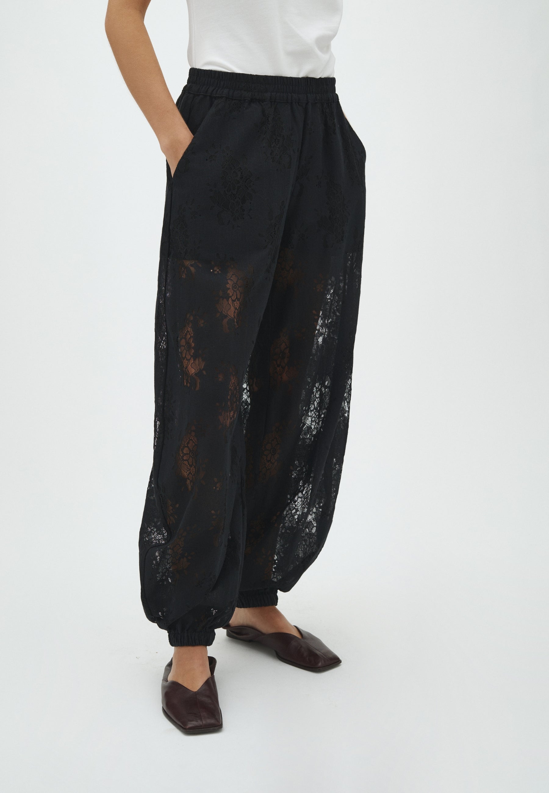 Eawyn-M_Black_Model_1