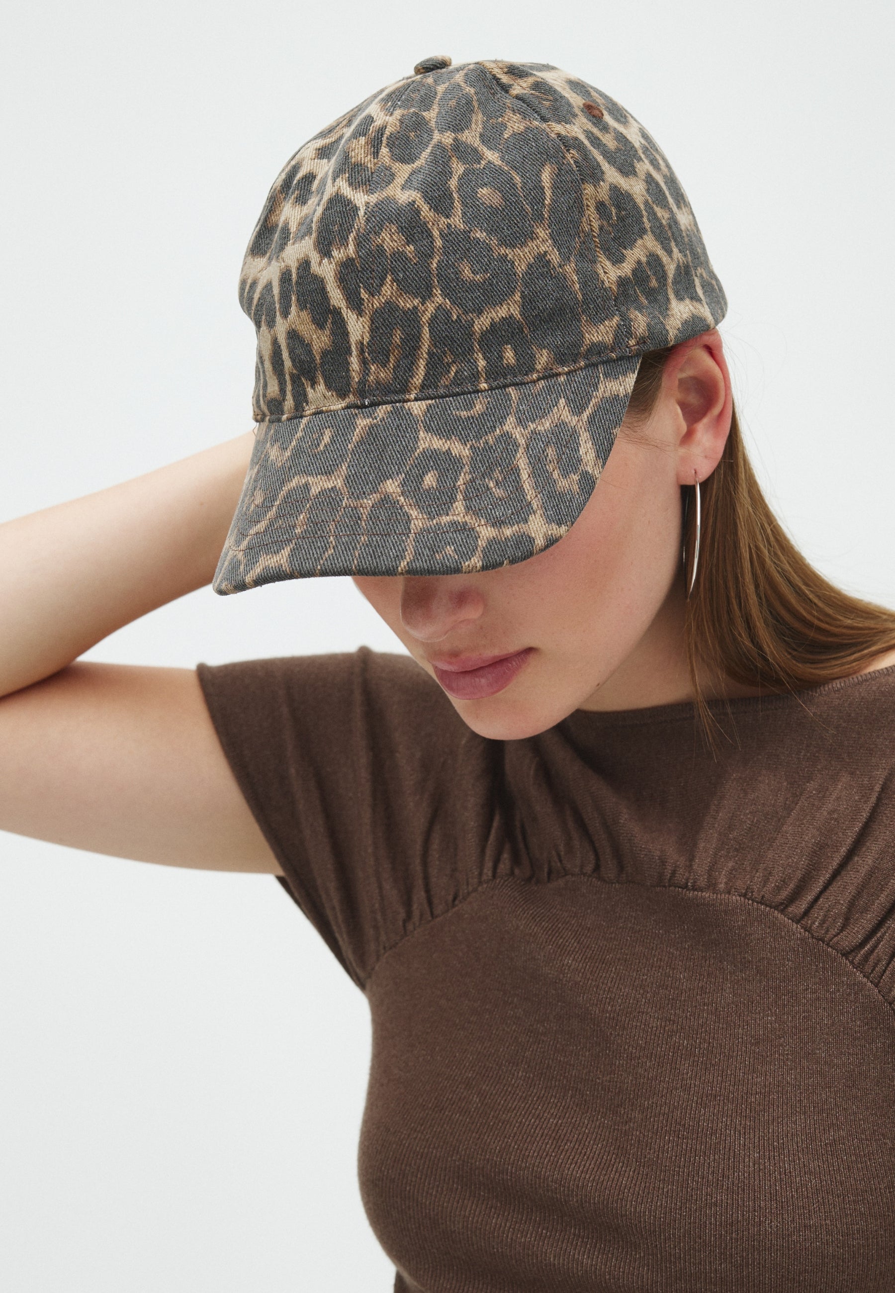 Odine-M_Leopard Mist_Model_1