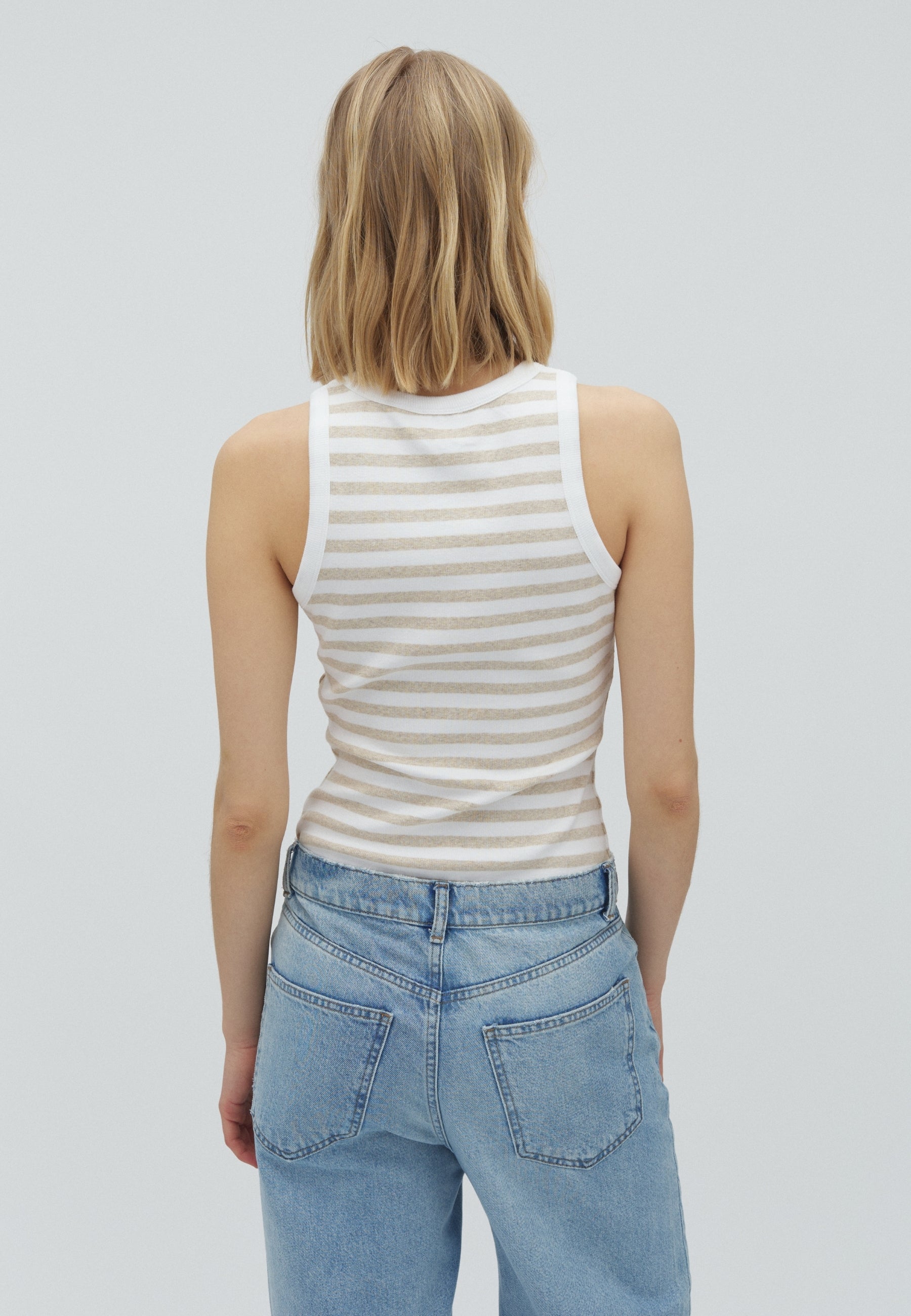 Jaxson-M_Pelican White Stripe_Model_2