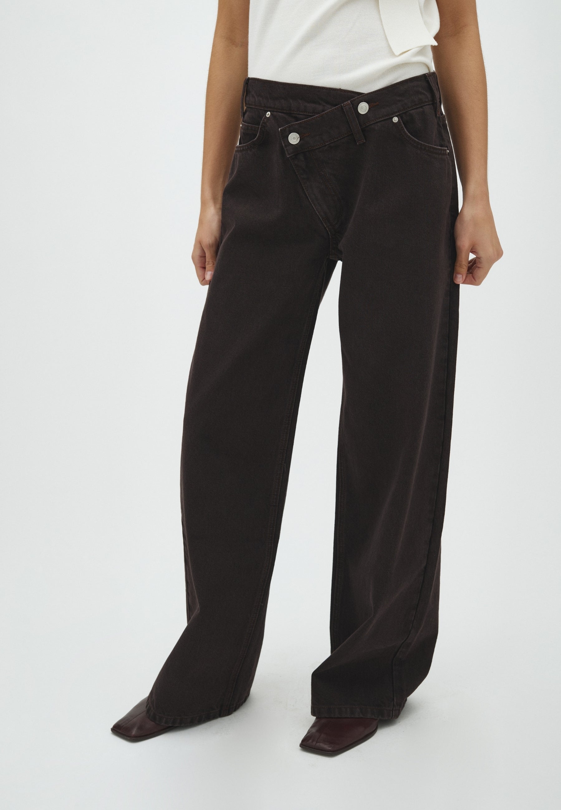 Bellmer-M_Brown Wash_Model_1