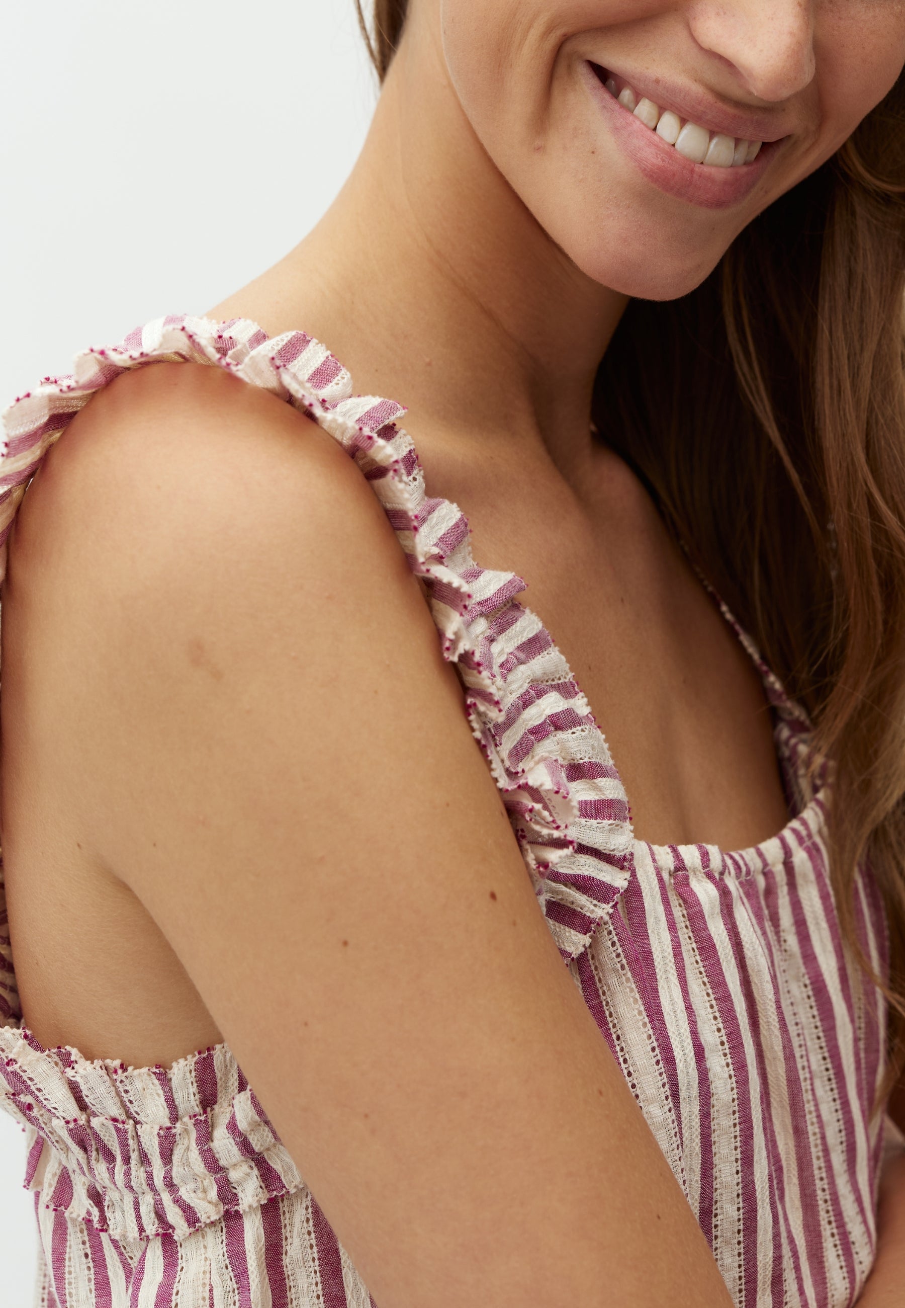 Solaya-M_Thin Red Stripe_Model_1