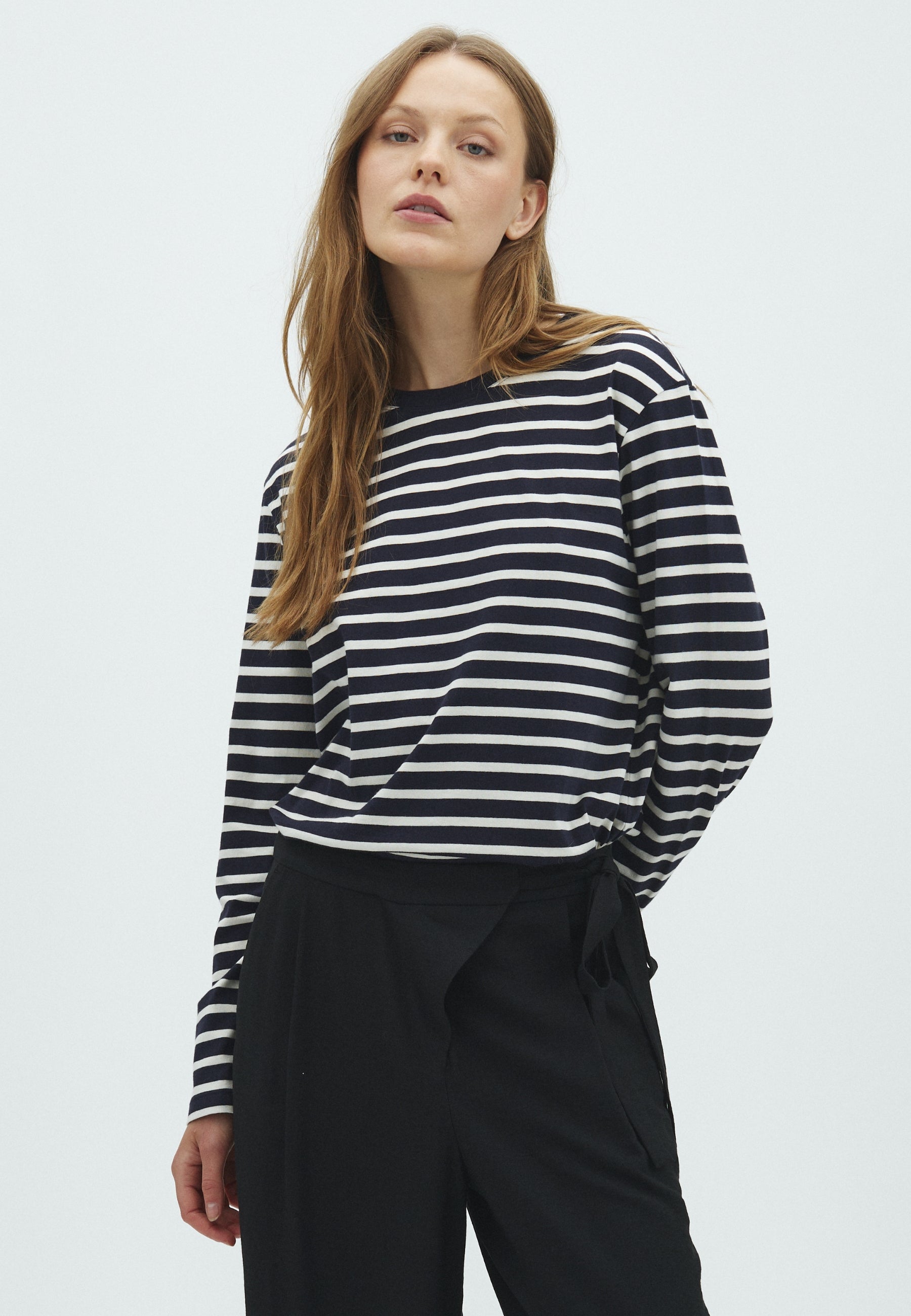 Suvi-M_Night Sugar Stripe_Model_0