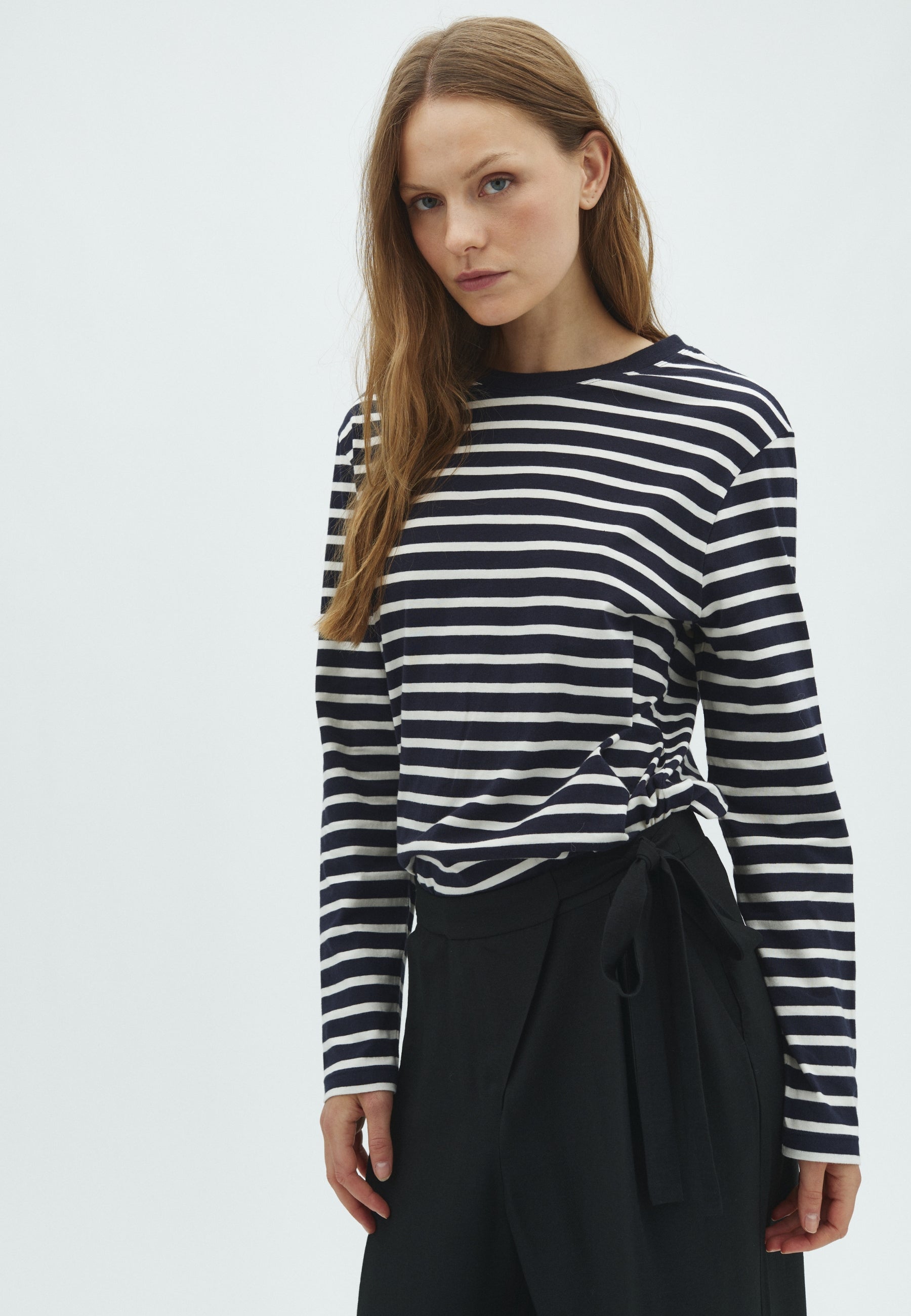 Suvi-M_Night Sugar Stripe_Model_2