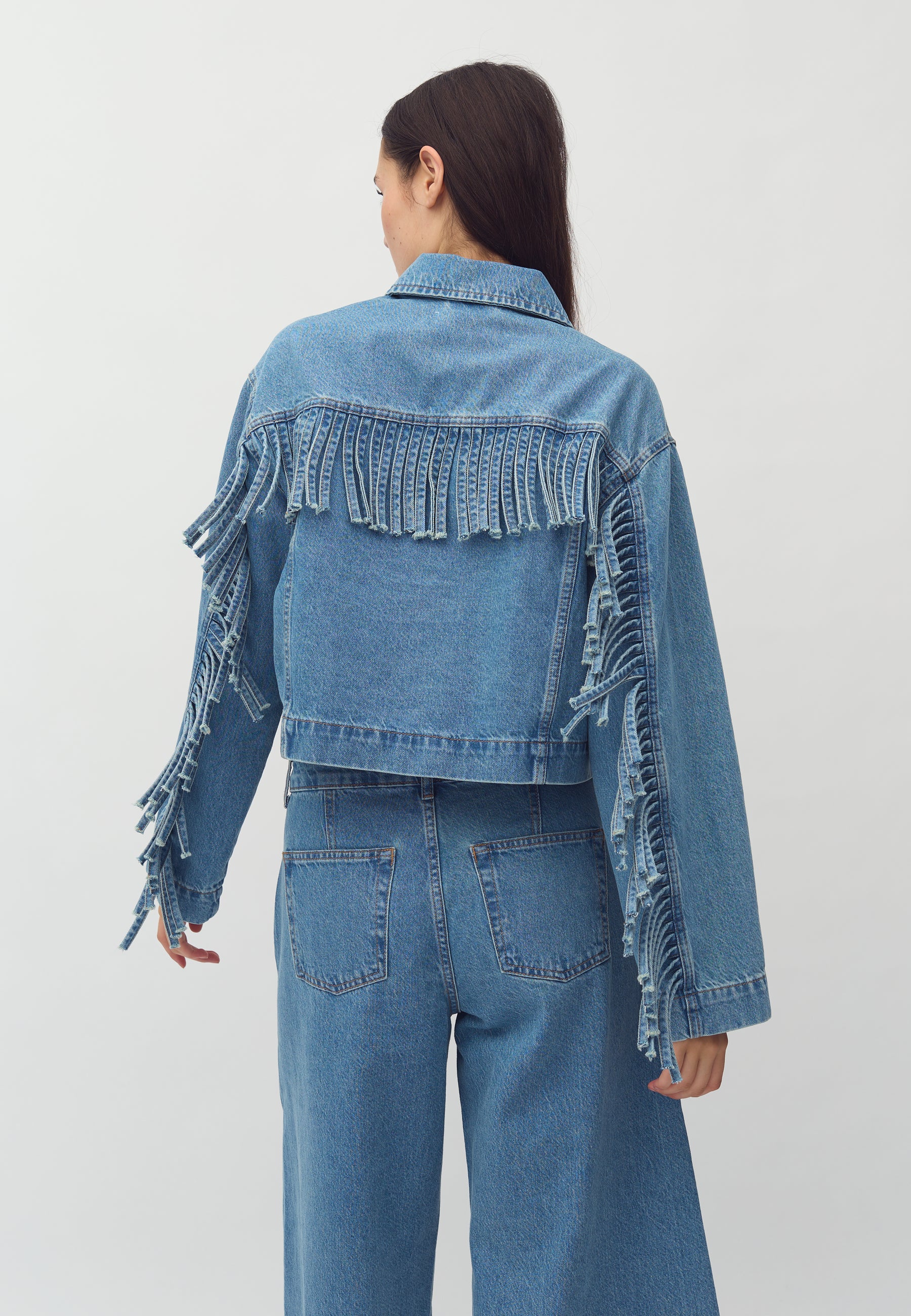 Catherina-M_Light Blue Wash_Model_3