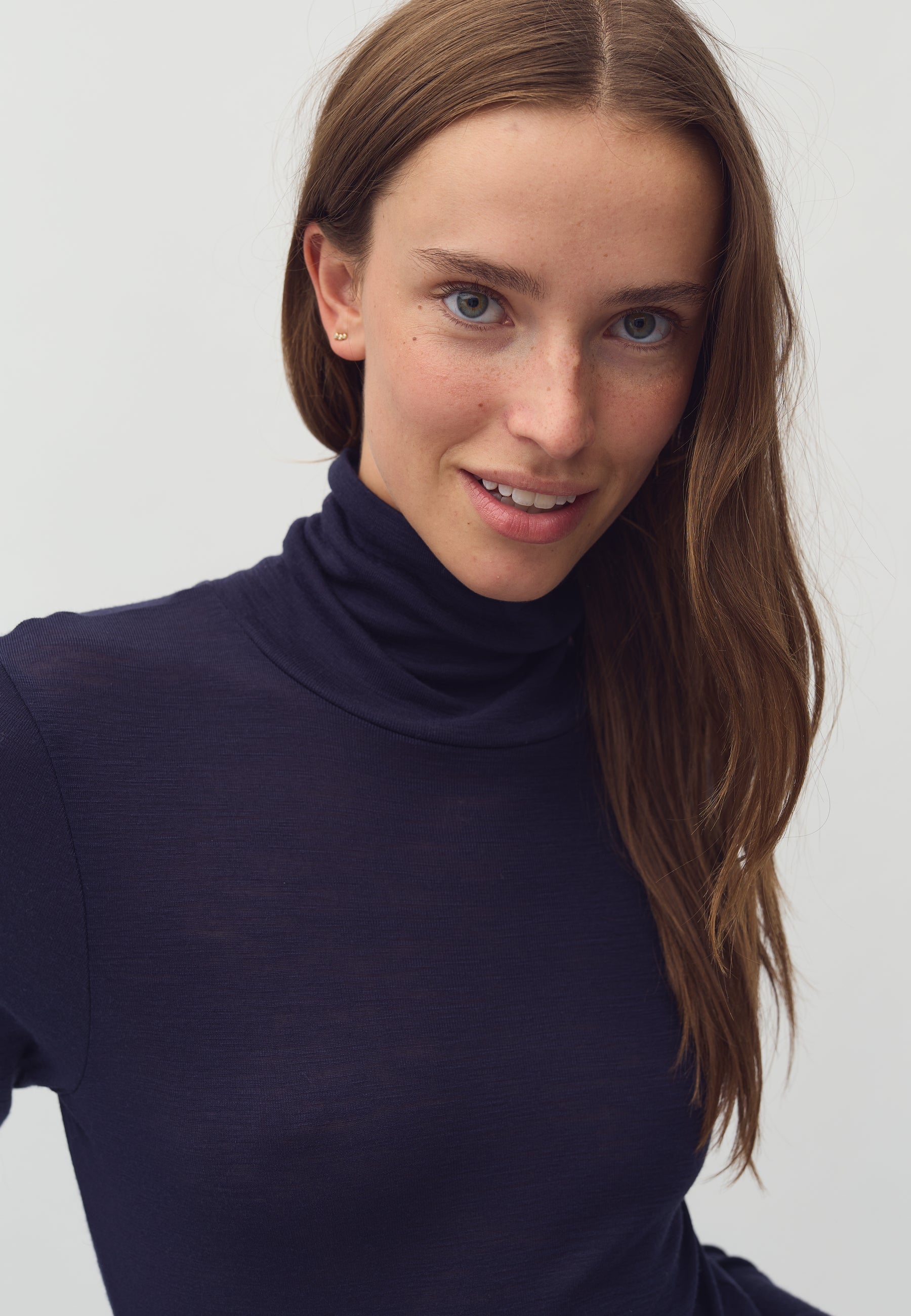 Ina_Navy Blue_Model_2