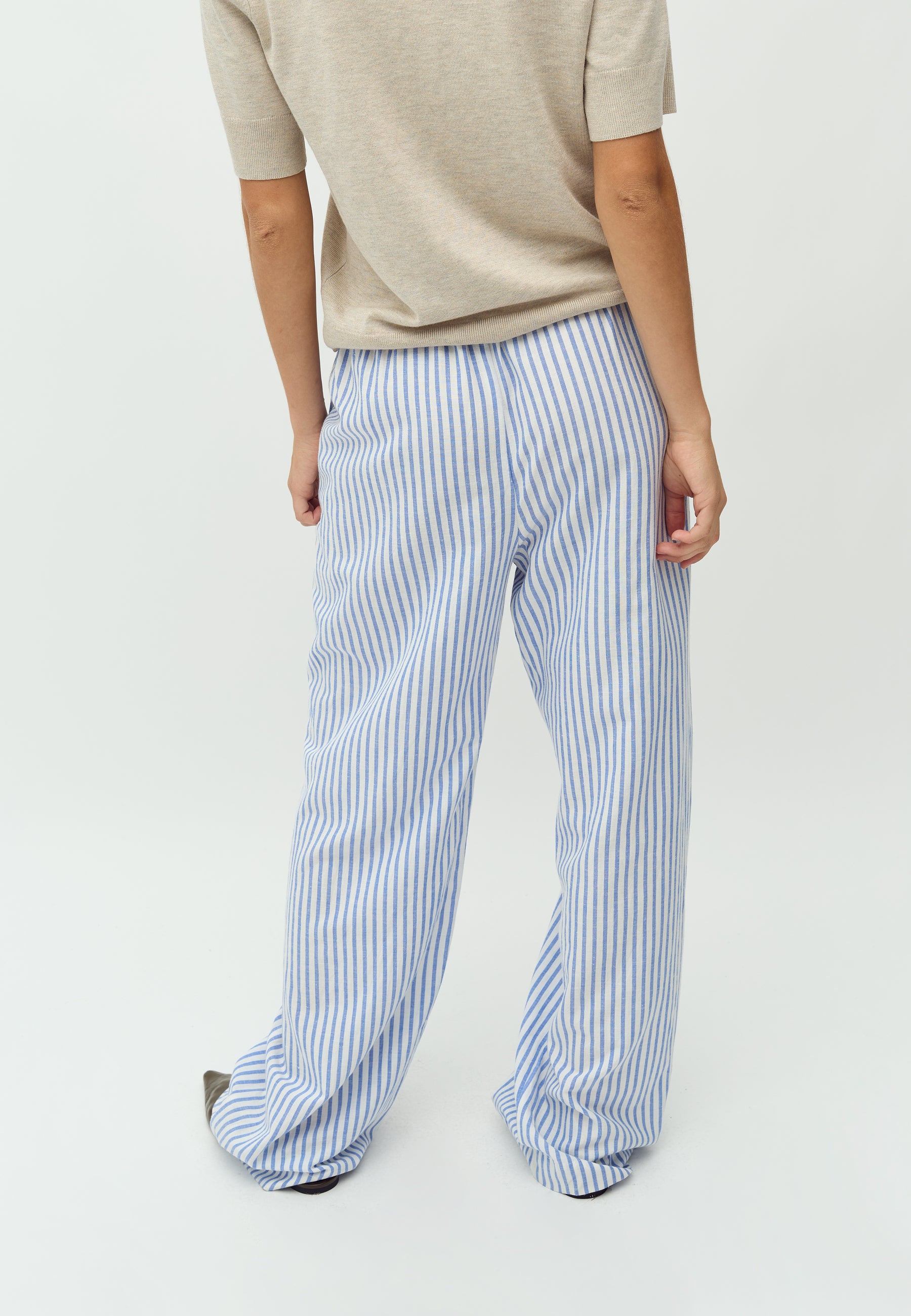 Grasielle-M_Ultramarine Stripe_Model_2