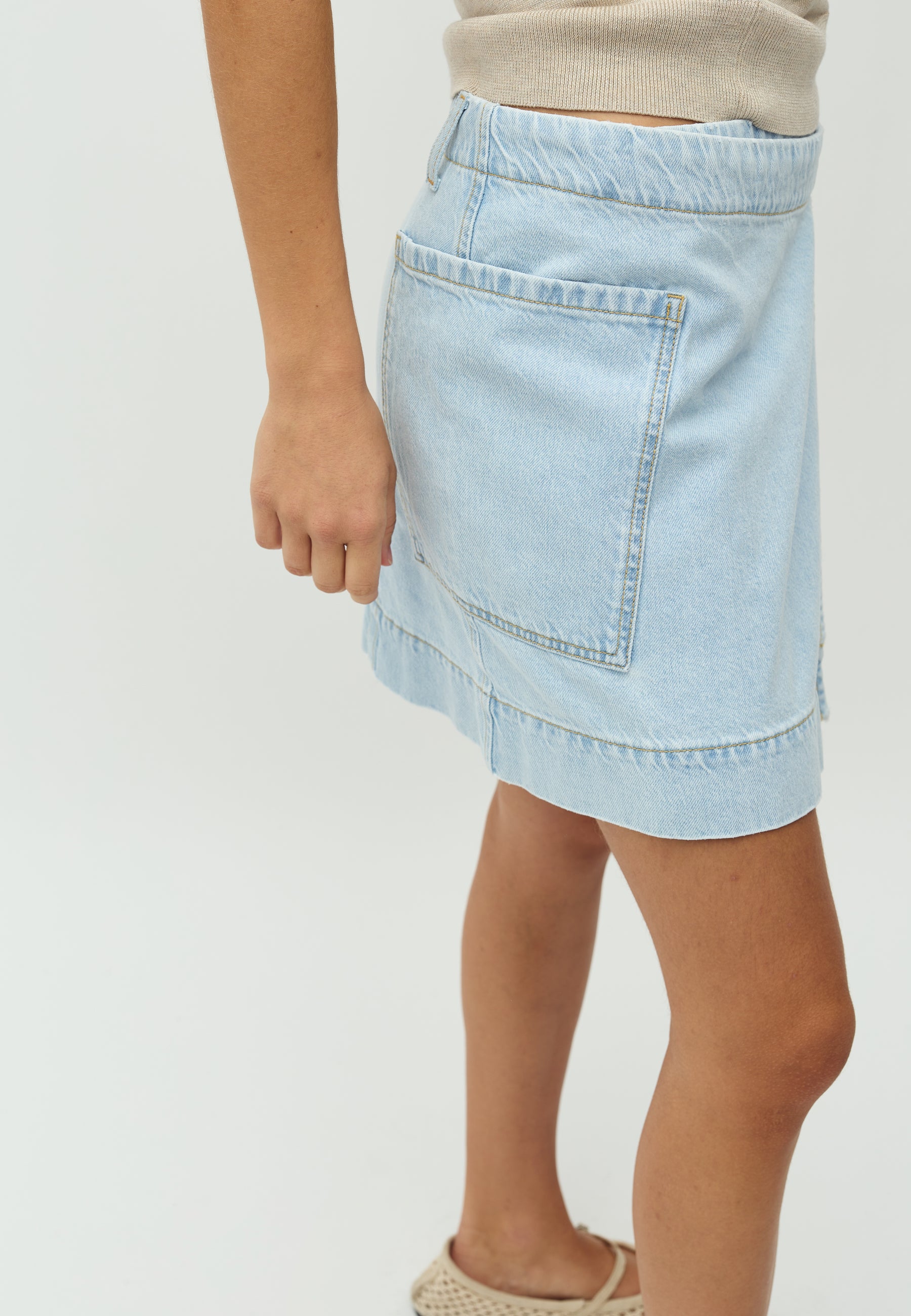 Kalinca-M_Lighter Blue Wash_Model_4