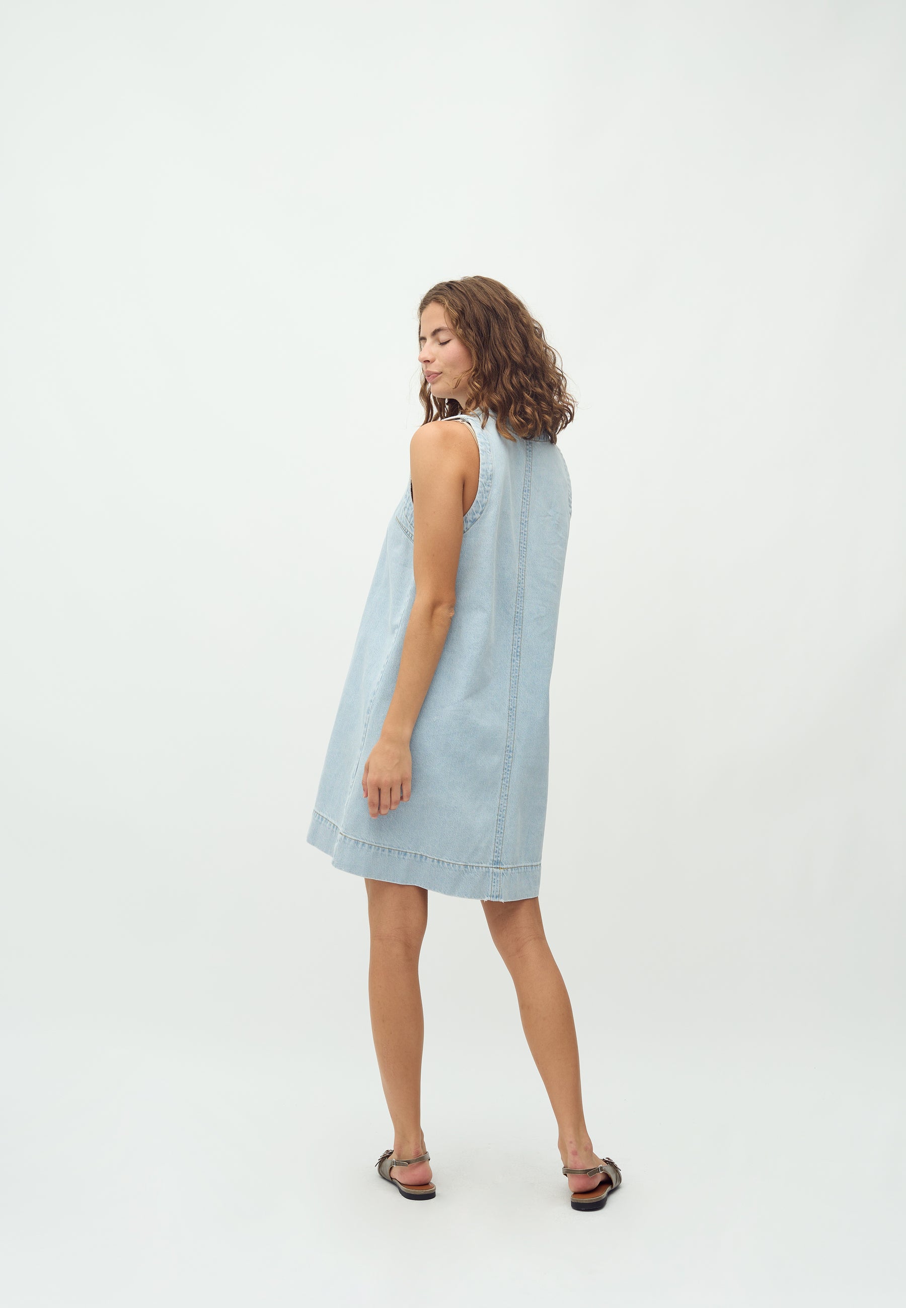 Stasja-M_Lighter Blue Wash_Model_1