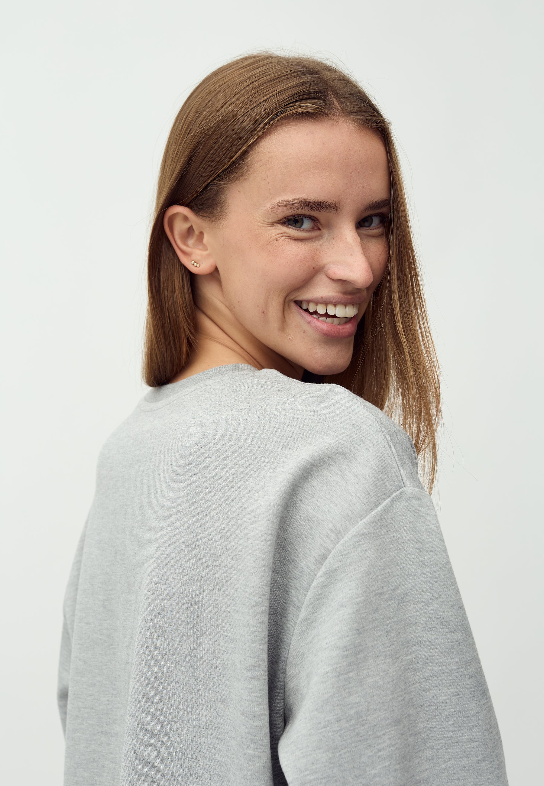 Emrylis-M_Light Grey Melange_Model_2