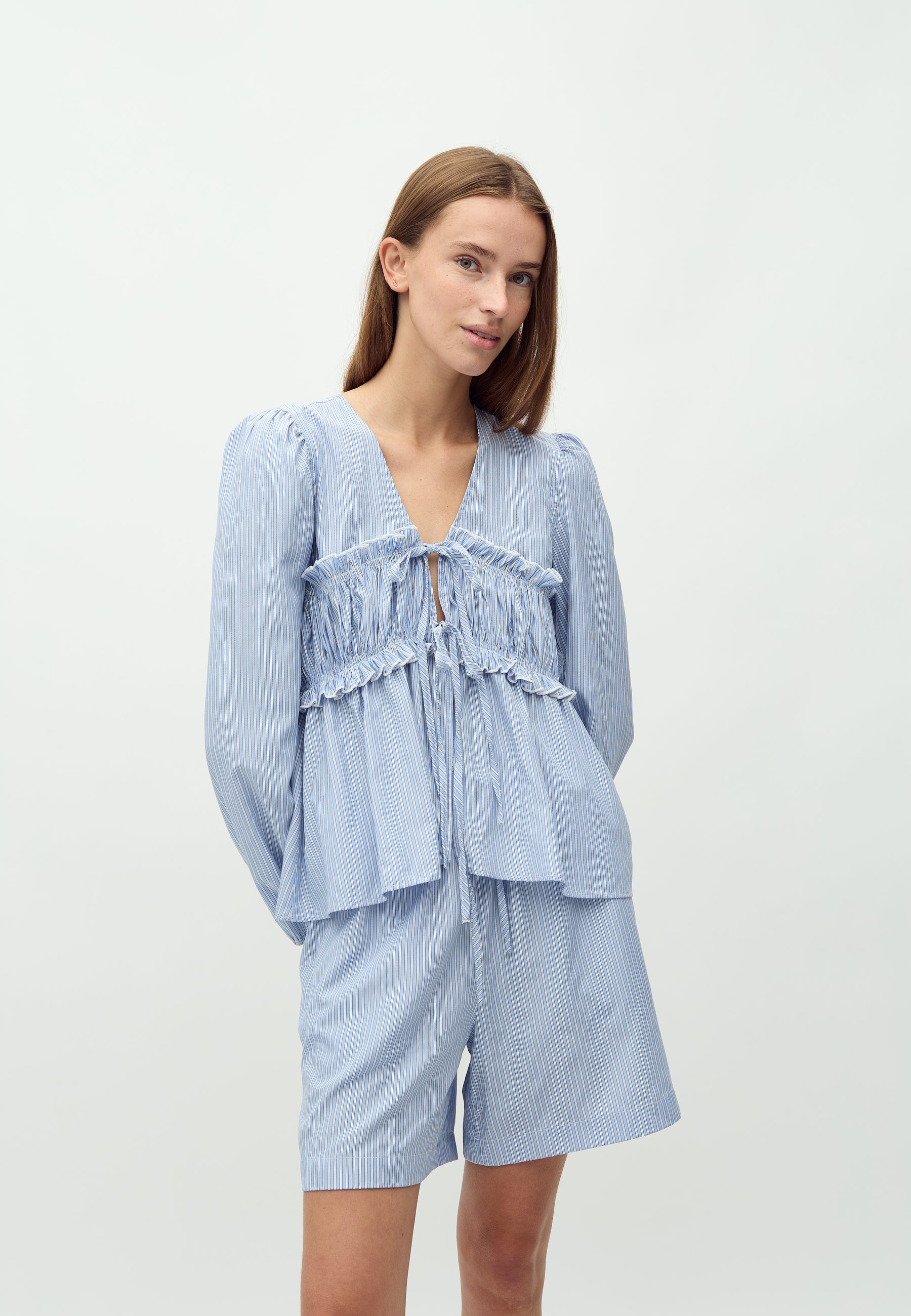 Pipa-M_Blue Zinnia Stripe_Model_2