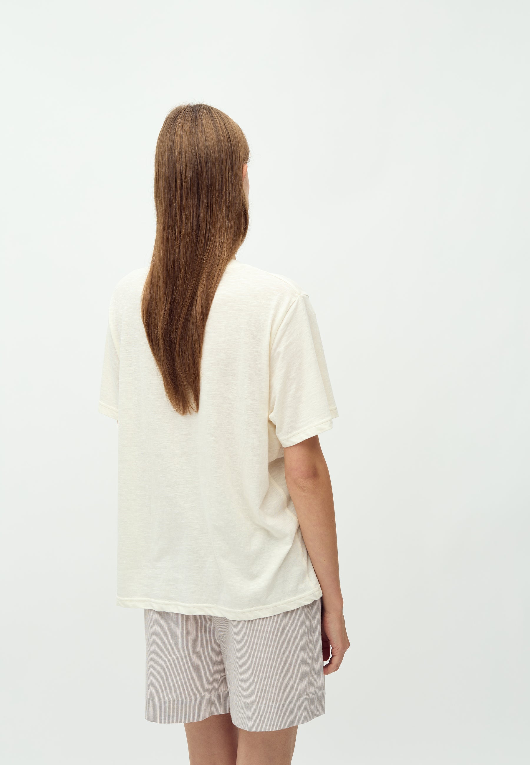 Meris-M_Cinder White Stripe_Model_2