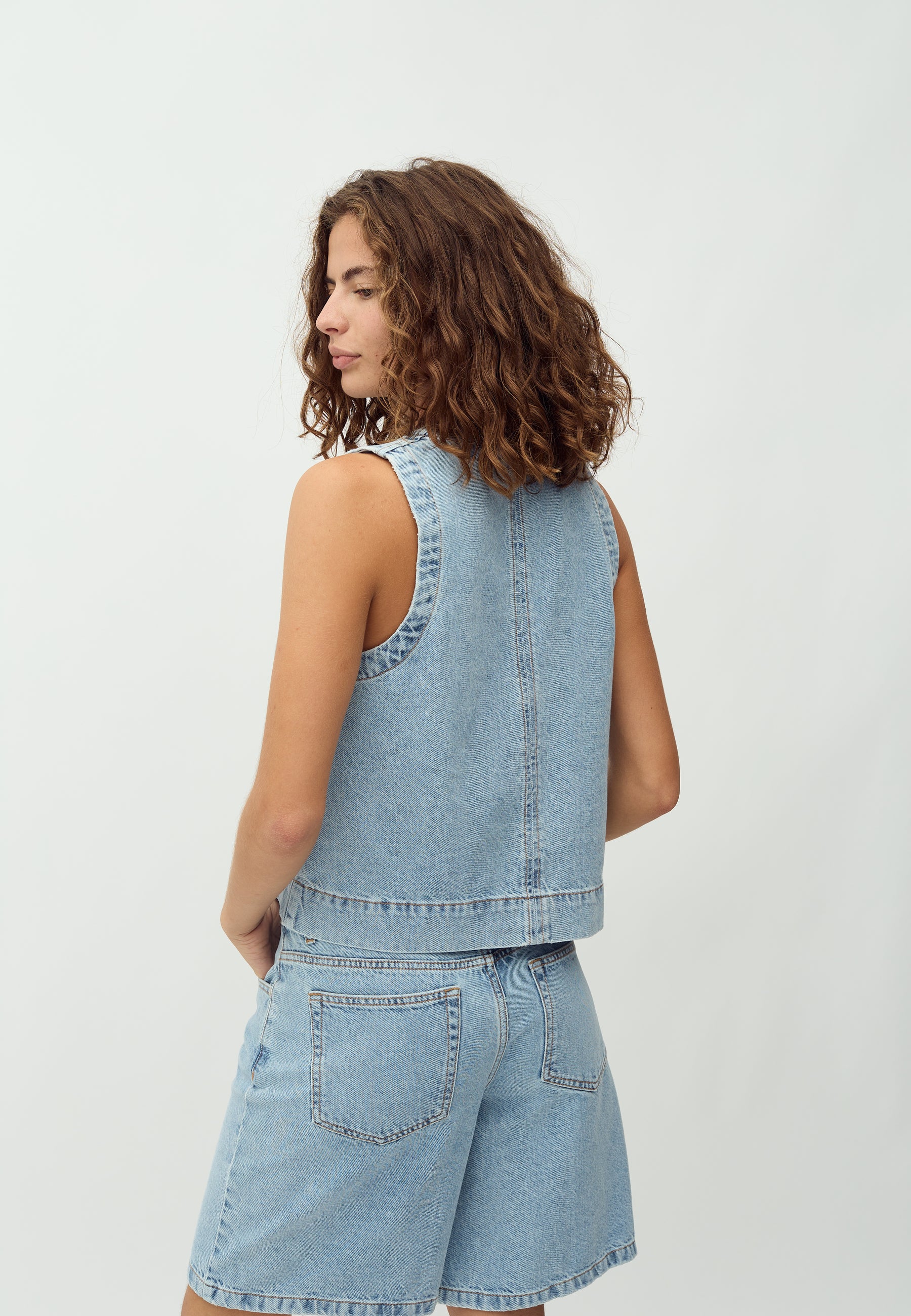 Louisana-M_Vintage Light Blue_Model_2
