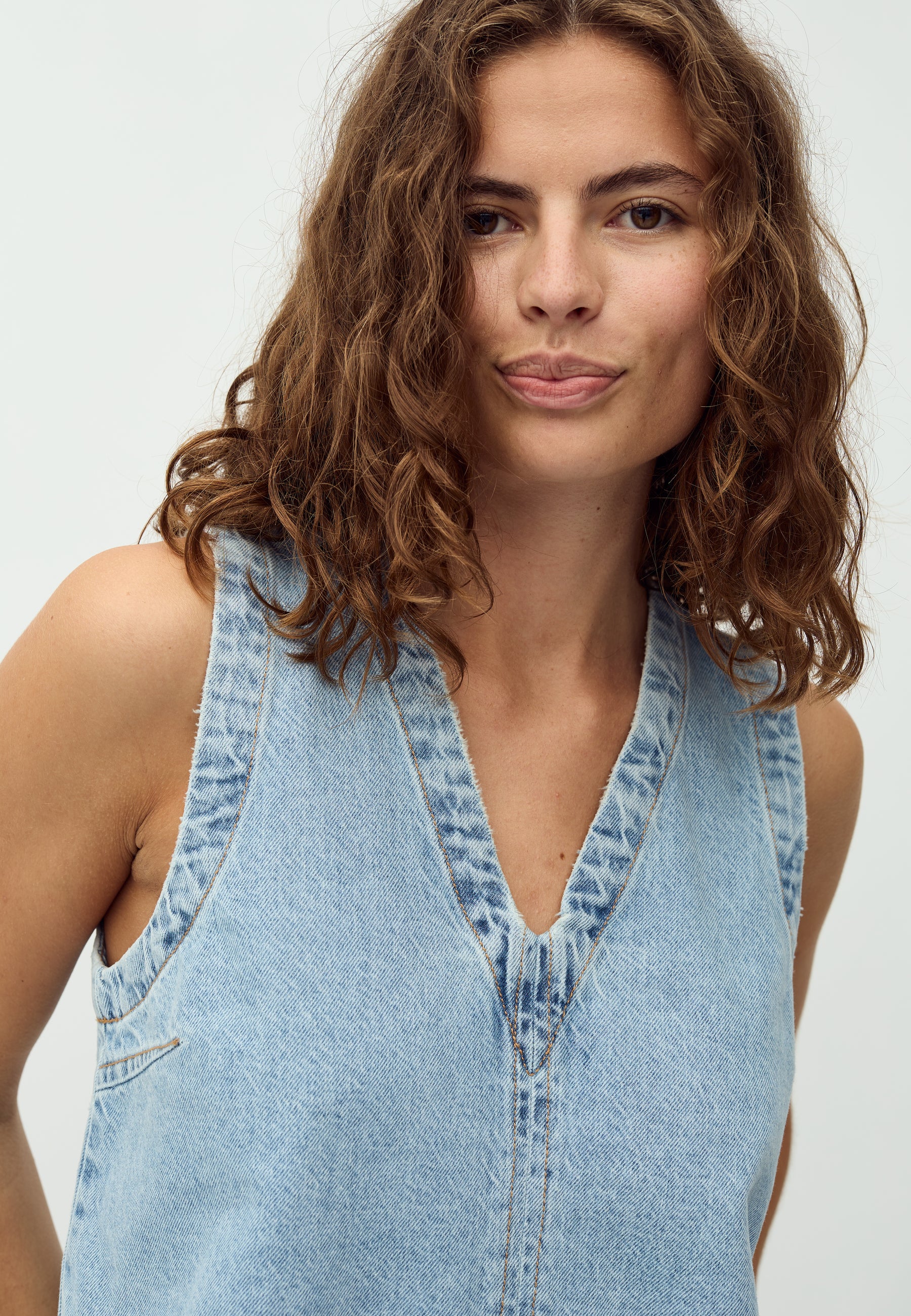 Louisana-M_Vintage Light Blue_Model_3