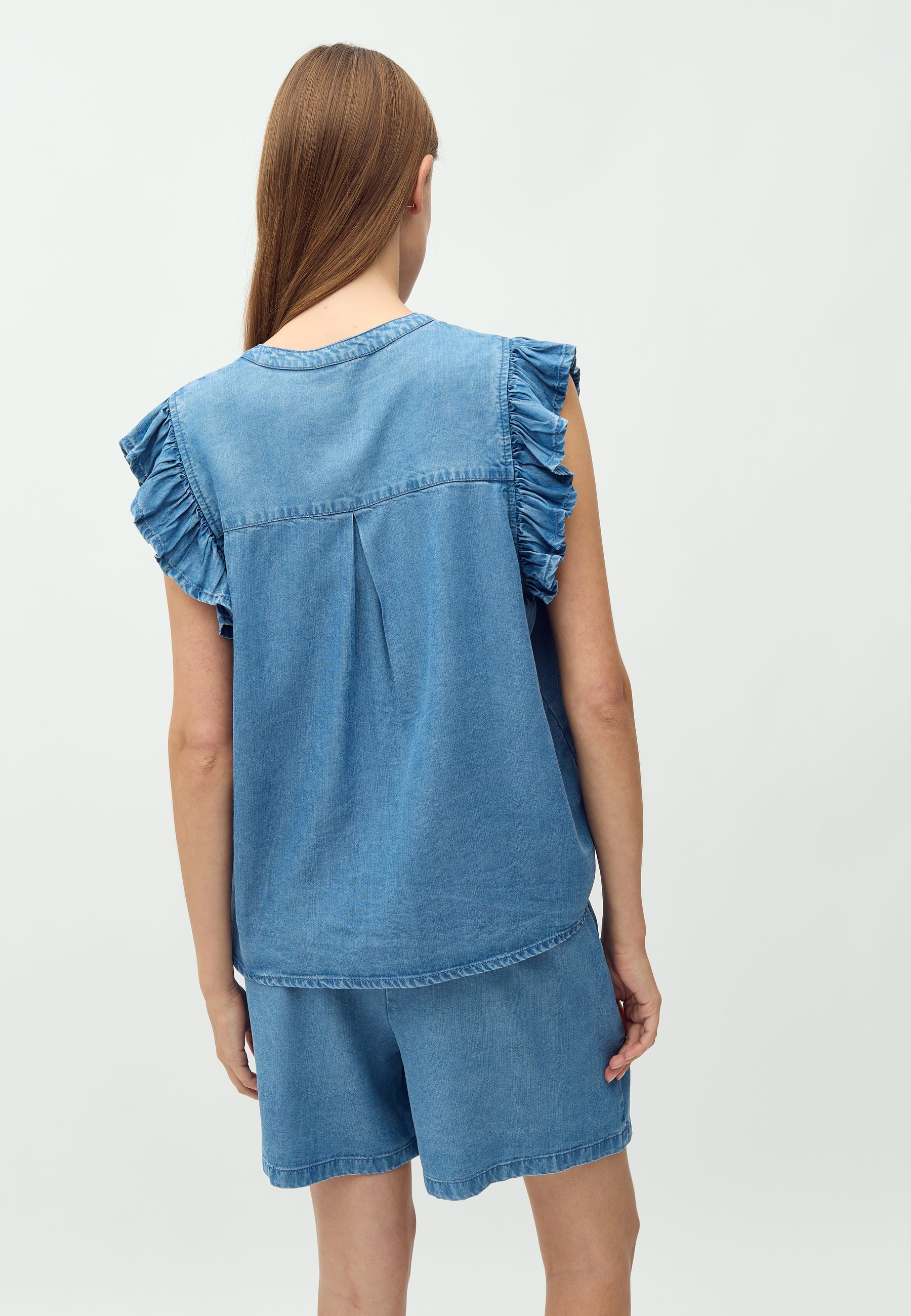 Gemala-M_Mid Vintage Wash_Model_2