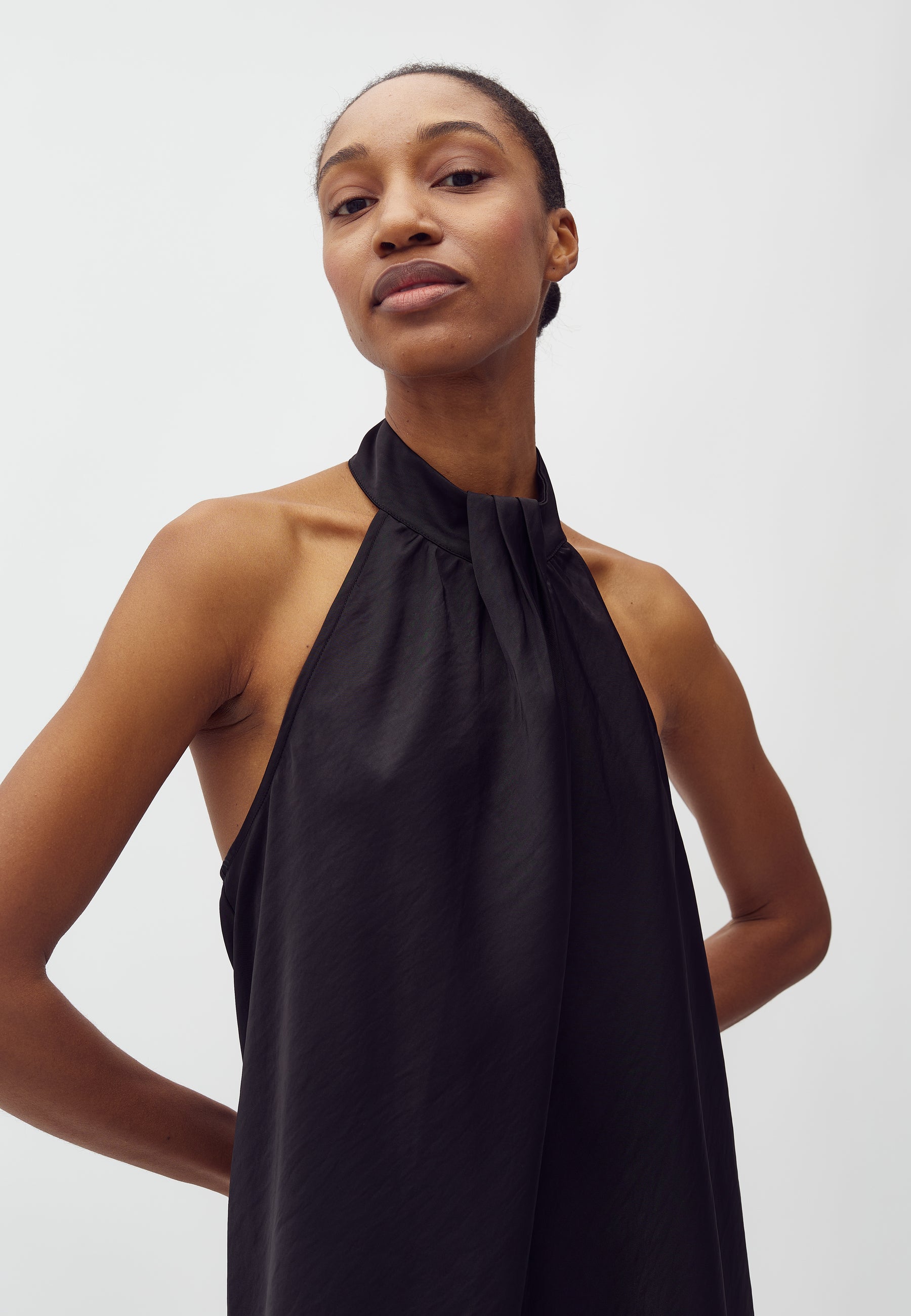 Zuzelia-M_Black_Model_3