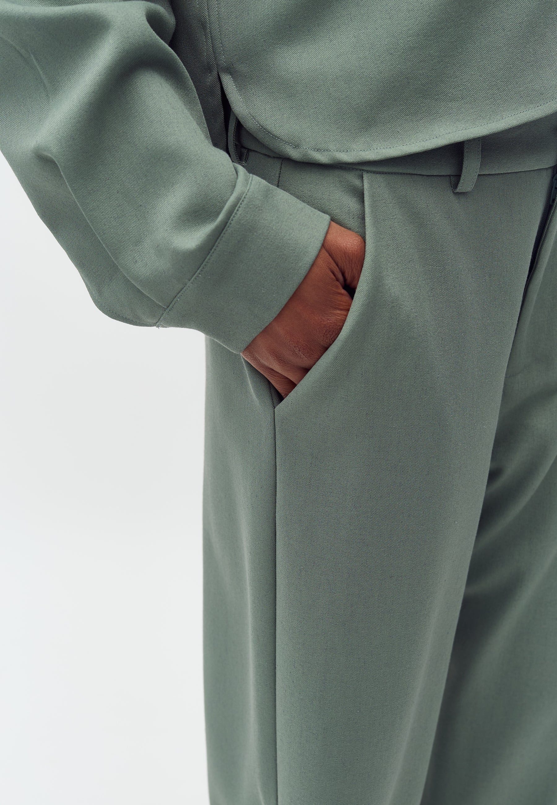Rihnwen-M_Iceberg Green Melange_Model_2