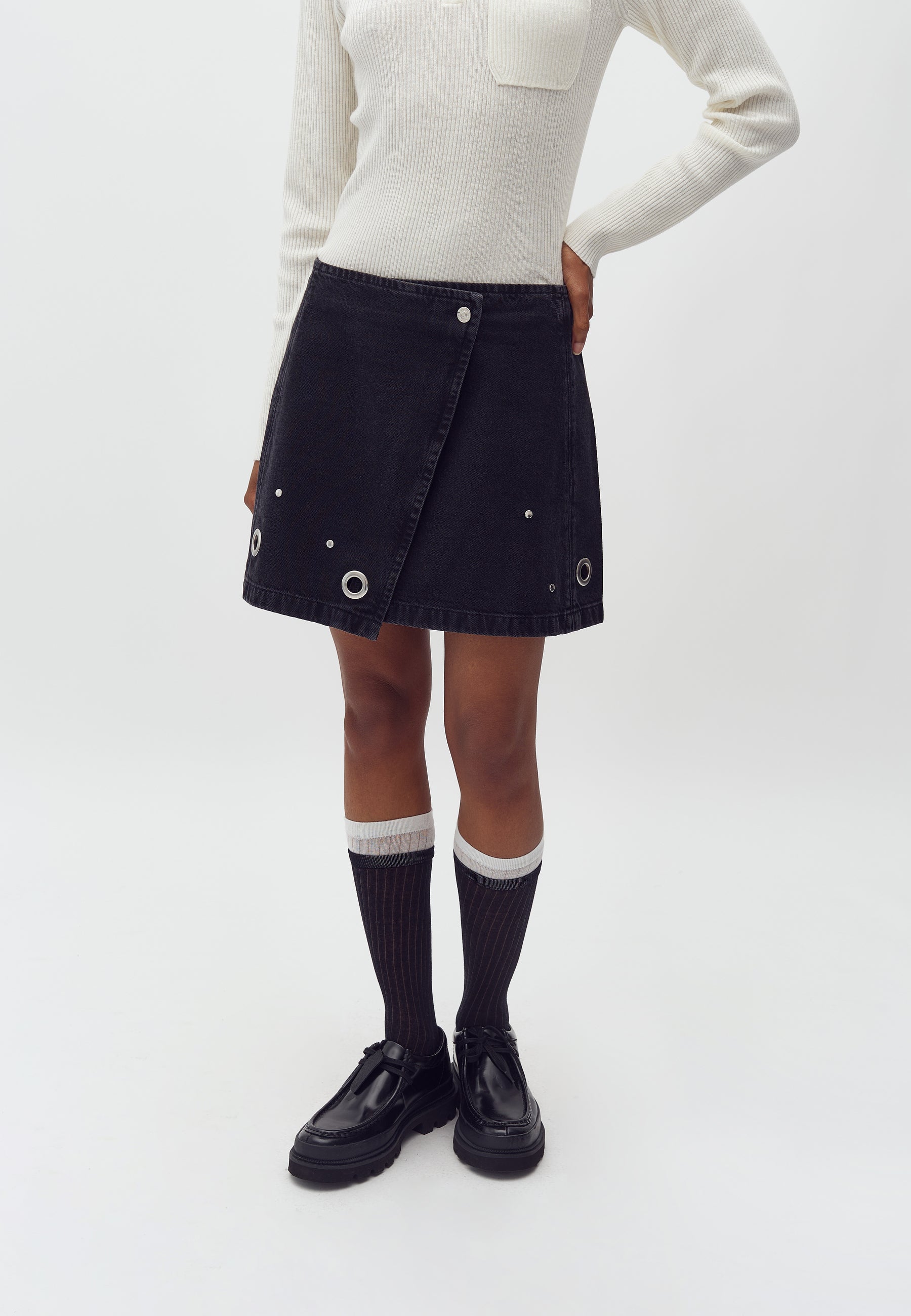 Keyana-M_Black Midnight Wash_Model_1