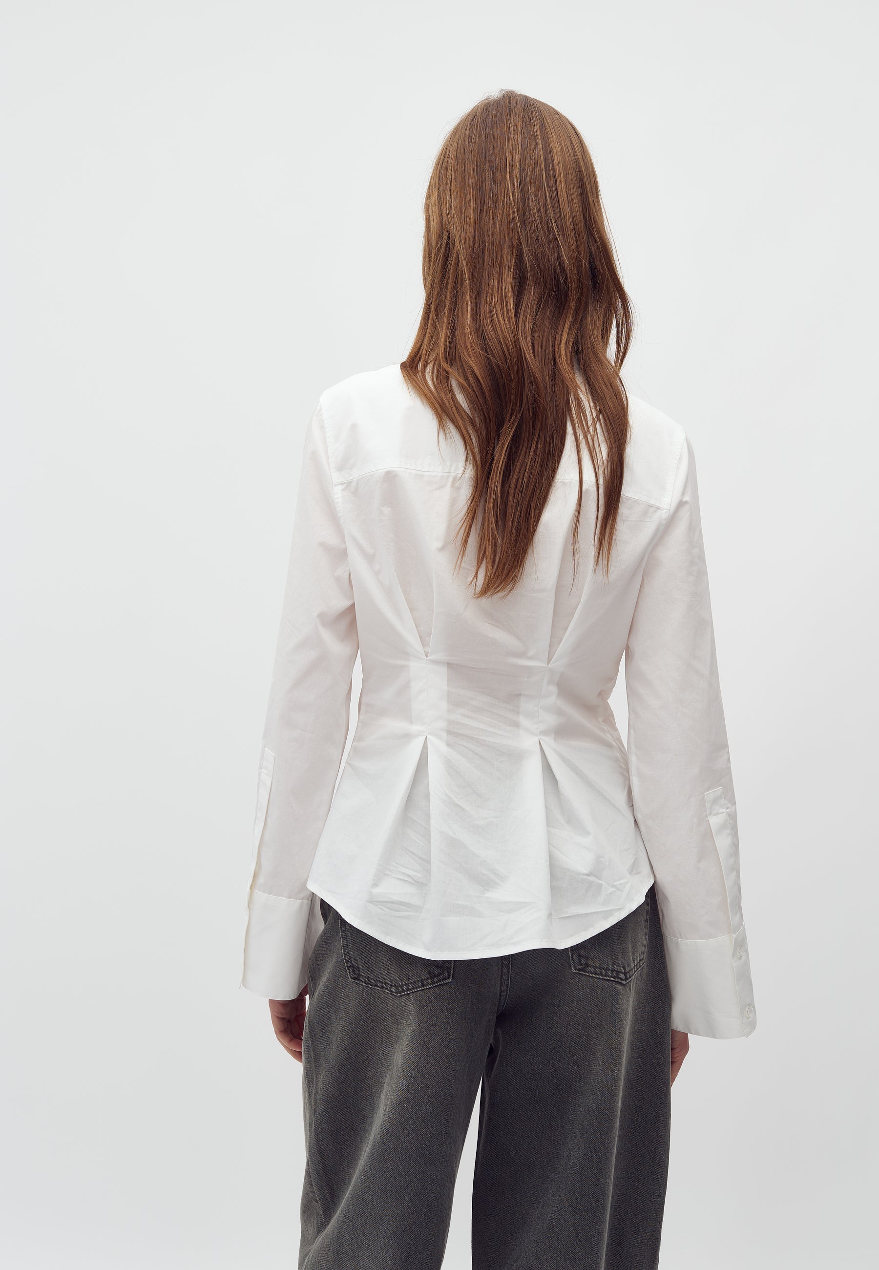 Kaloni-M_White_Model_6