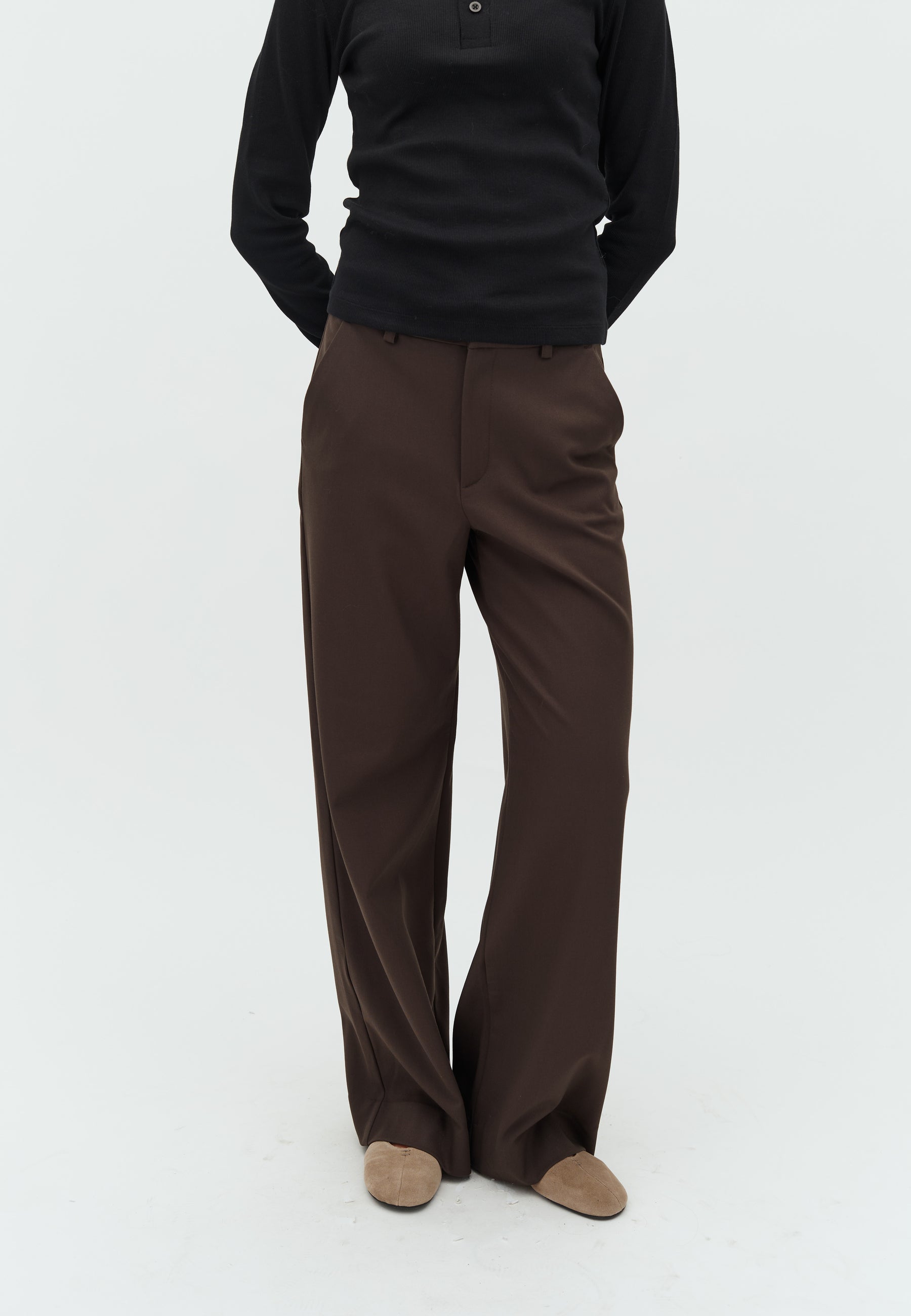 Lucy-M_Coffee Brown_Model_1