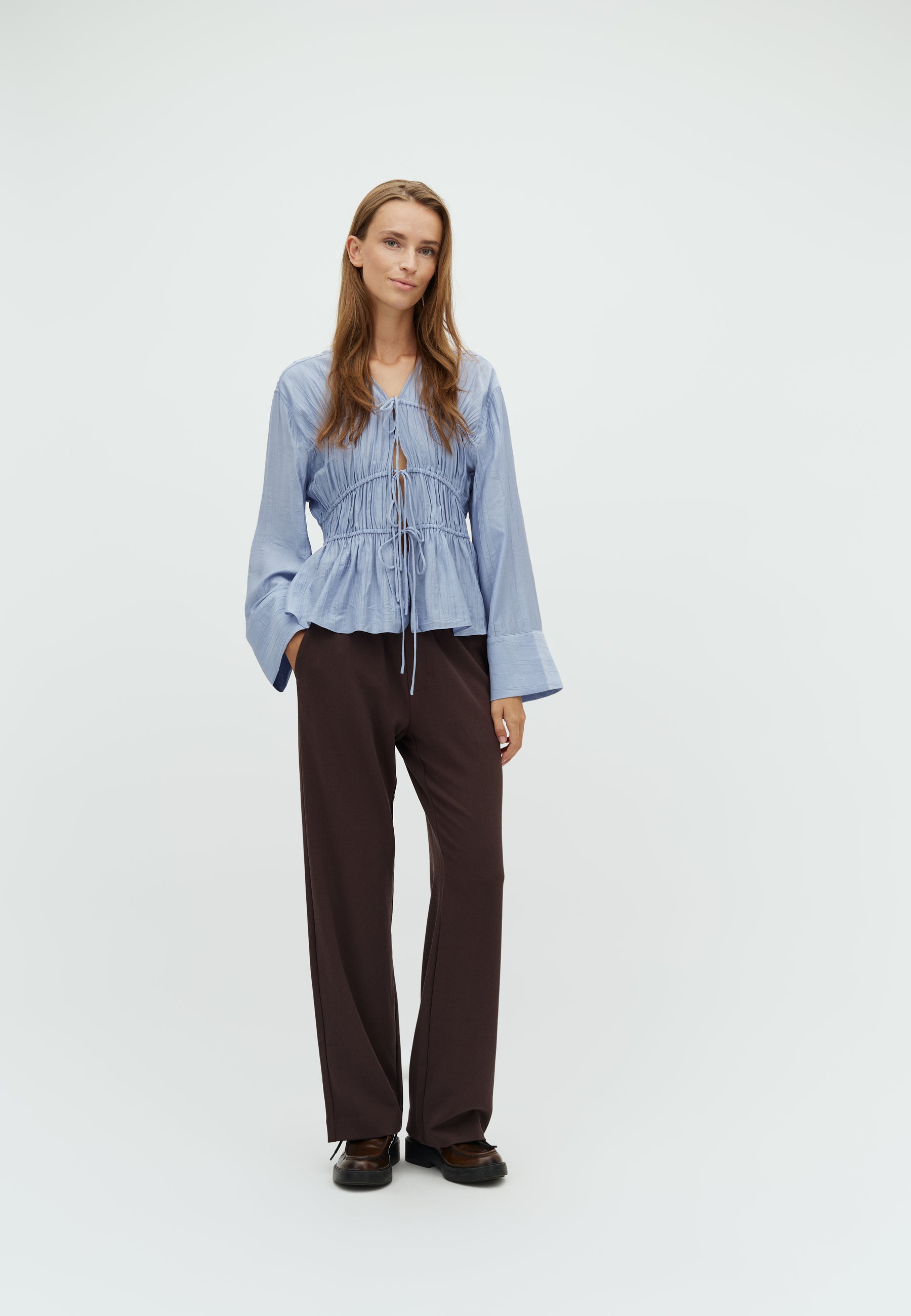 Taneil LS-M_Blue Lilac_Model_3