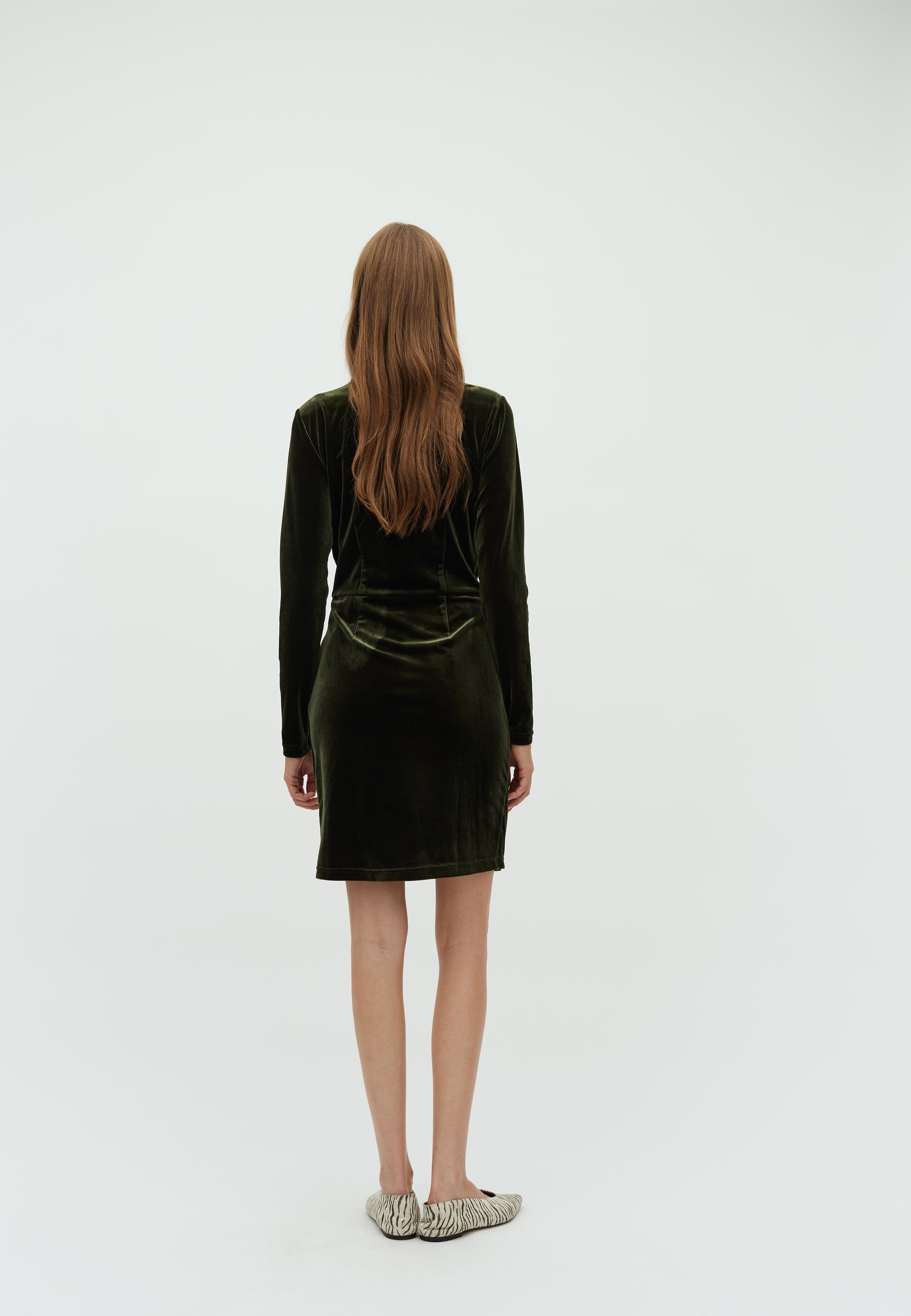 Madena_Pine Green_Model_2