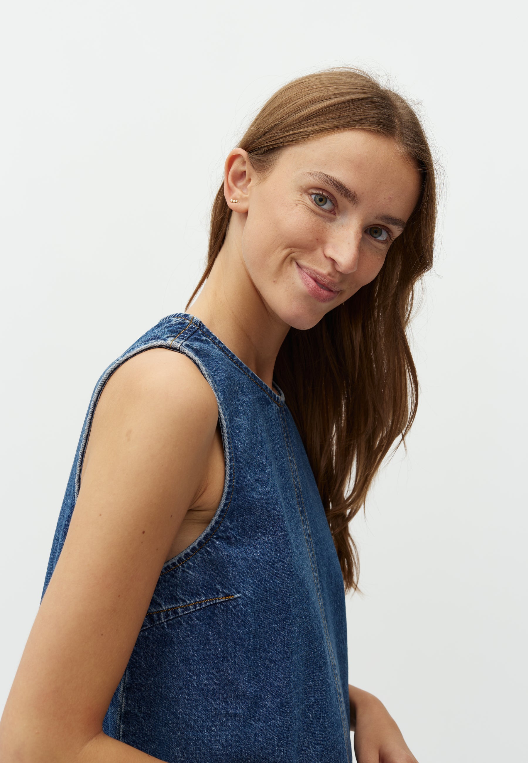 Rhiann-M_Vintage Blue Wash_Model_3
