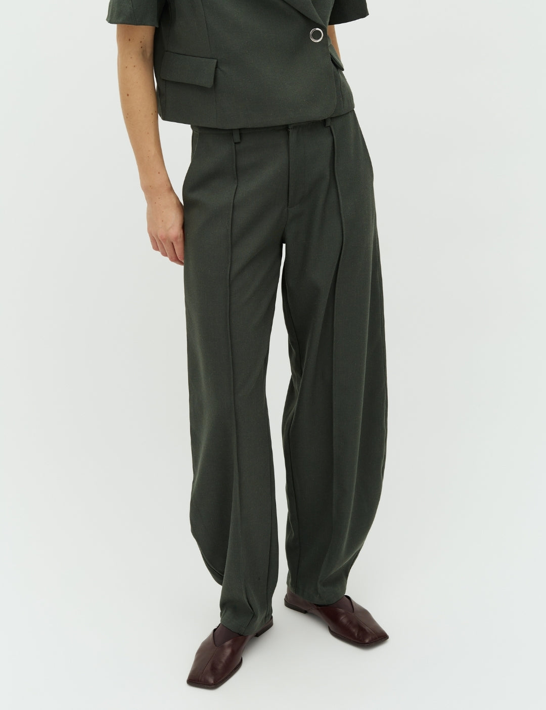Pija-M_Pine Green_Model_2