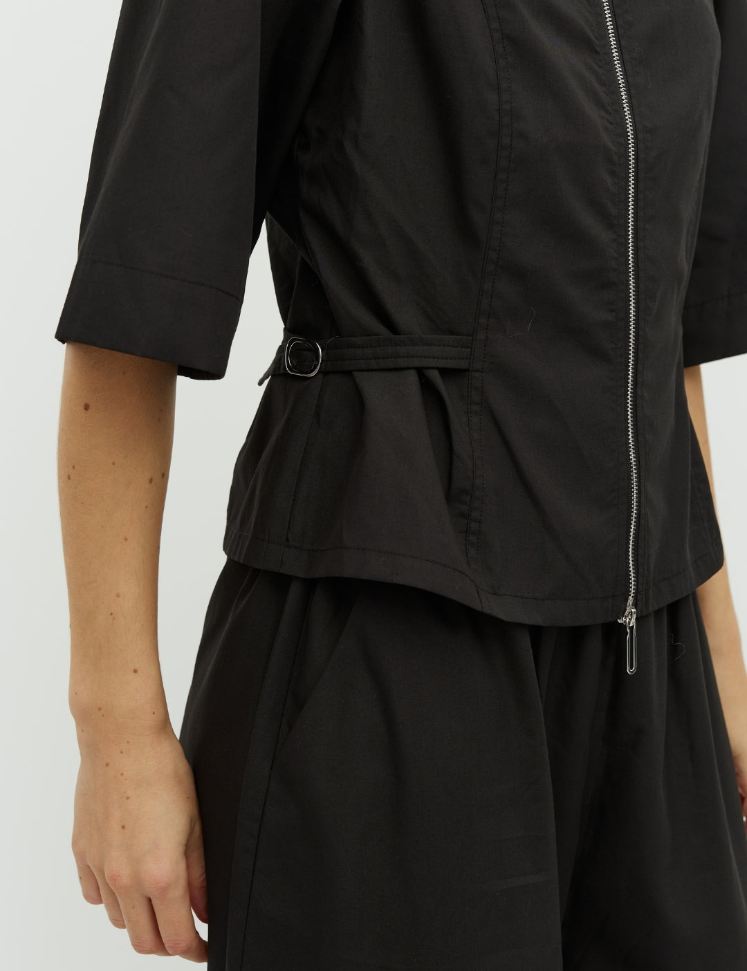 Anoul-M_Black_Model_1