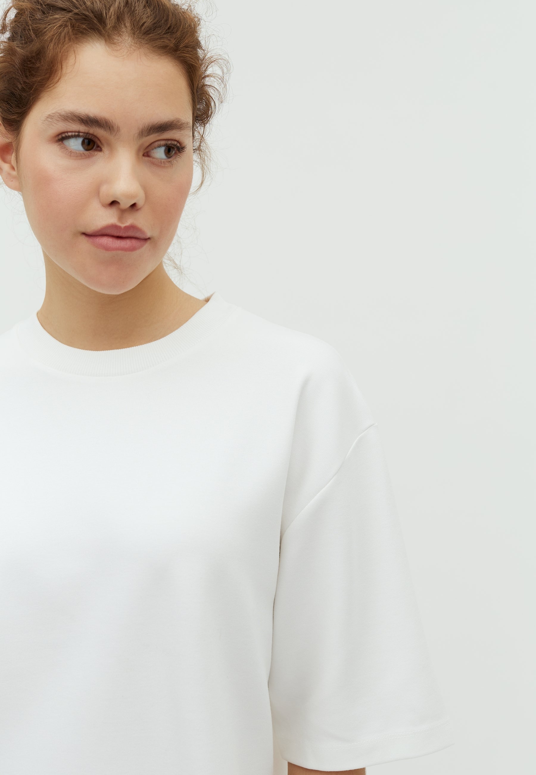 Emrys-M_White_Model_1