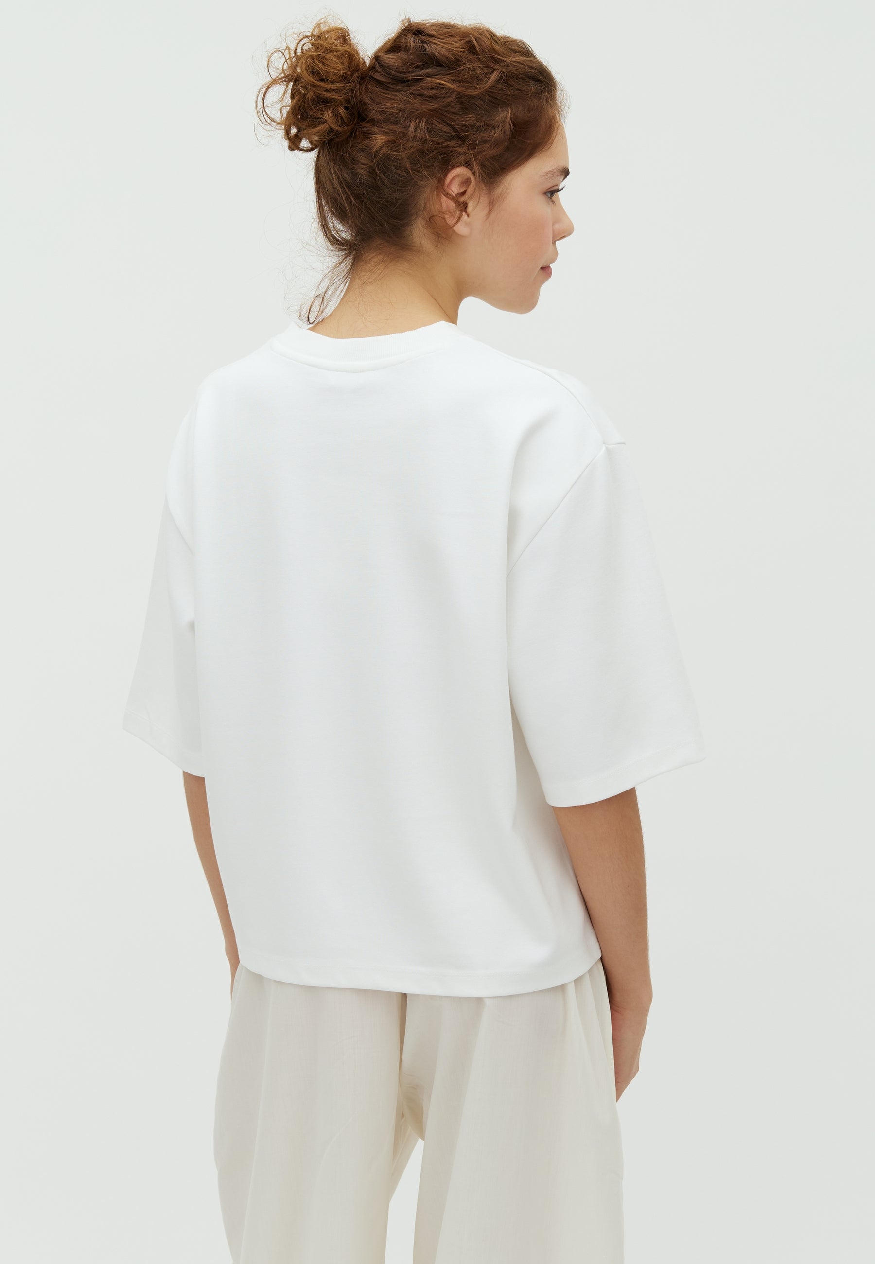 Emrys-M_White_Model_2