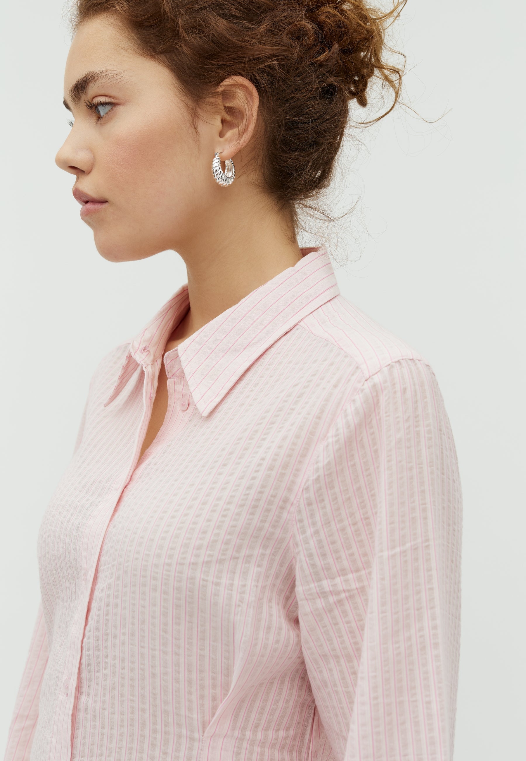 Kalanna-M_Pale Pink Stripe_Model_1