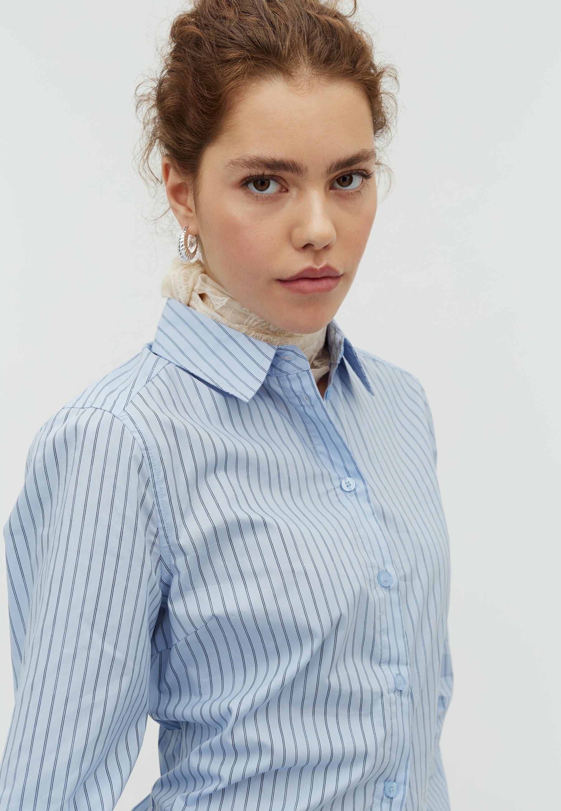 Kaloni-M_Blue Navy Stripe_Model_1