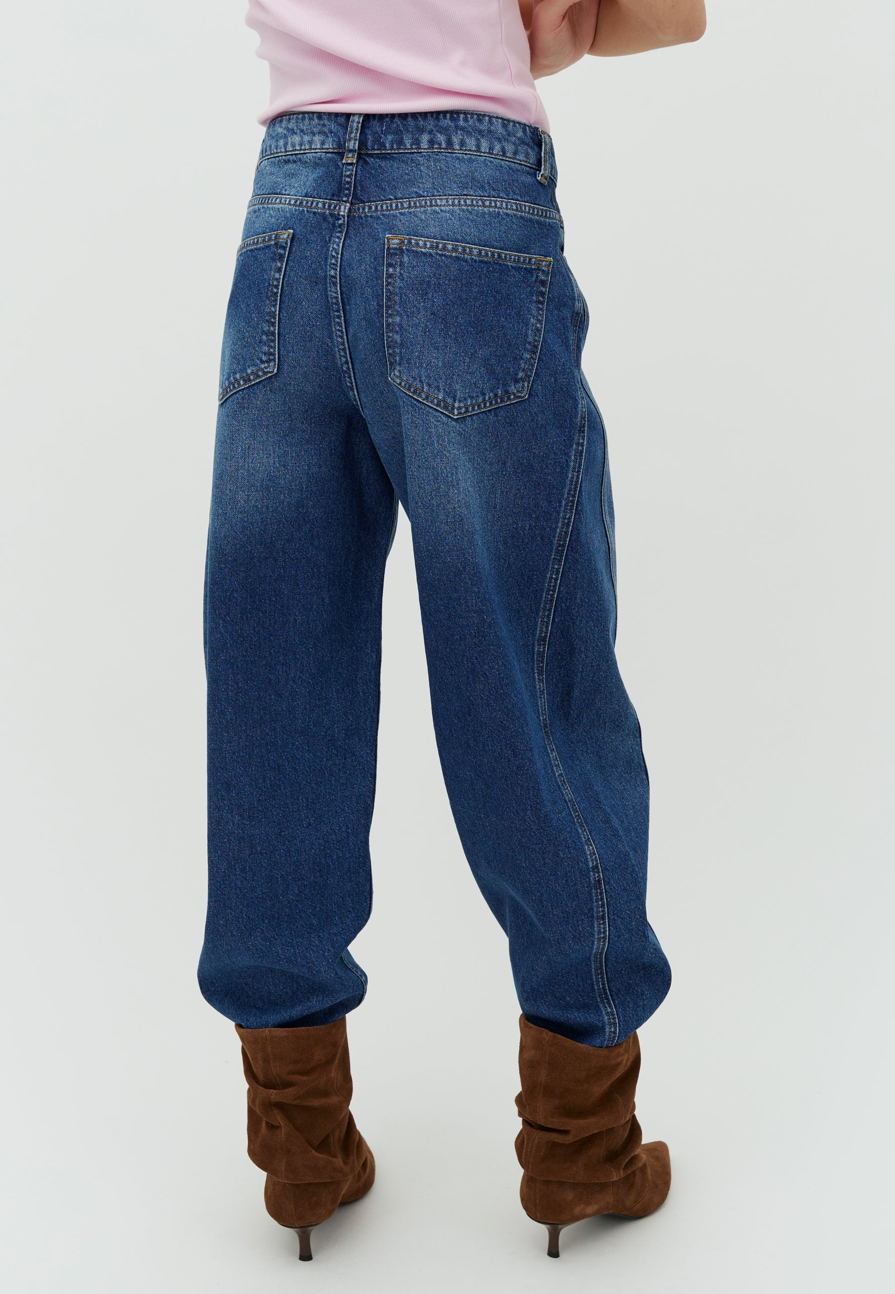 Menton-M_Vintage Blue Wash_Model_2
