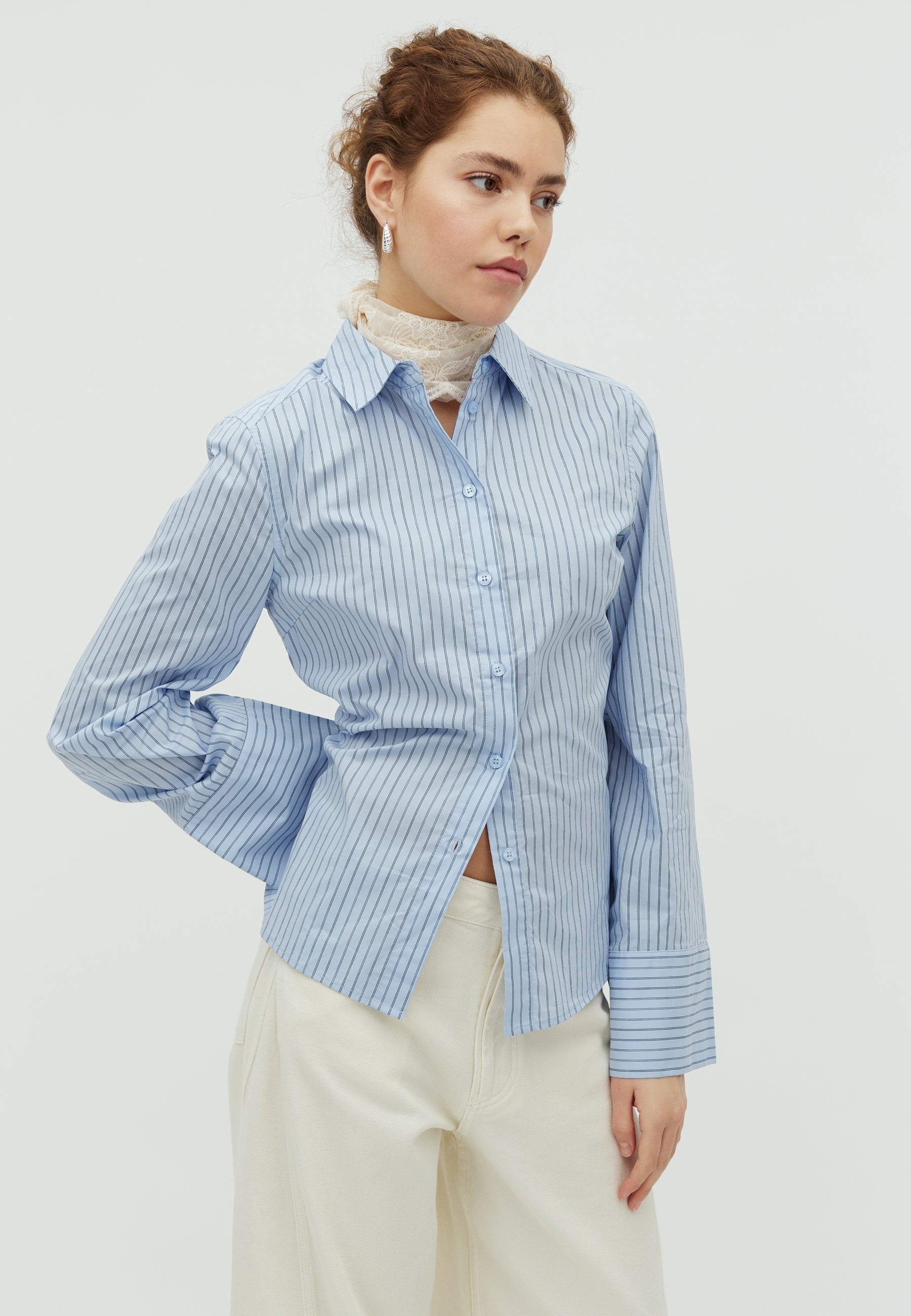 Kaloni-M_Blue Navy Stripe_Model_0