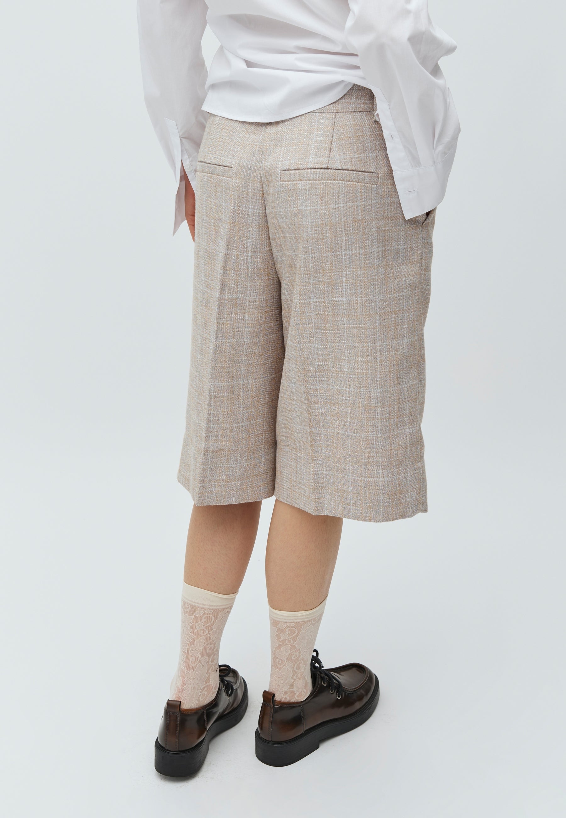 Brecan-M_Beige Check_Model_3