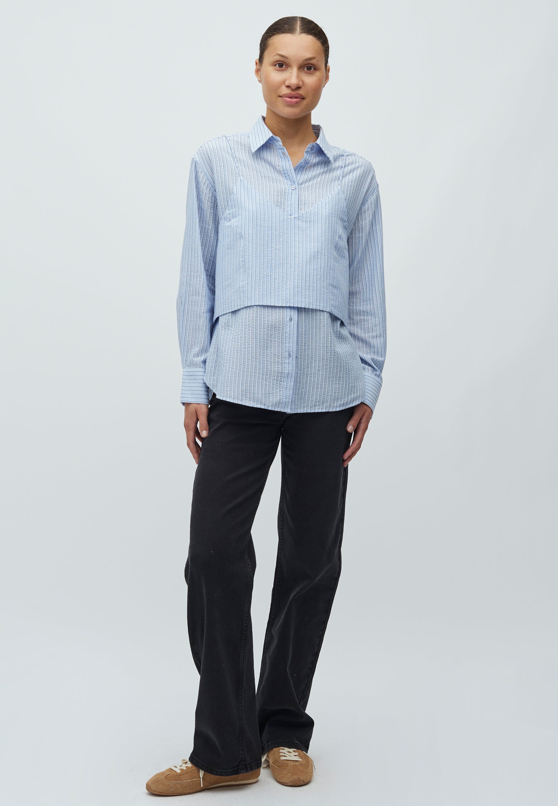 Aulora-M_Light Blue White Stripe_Model_2