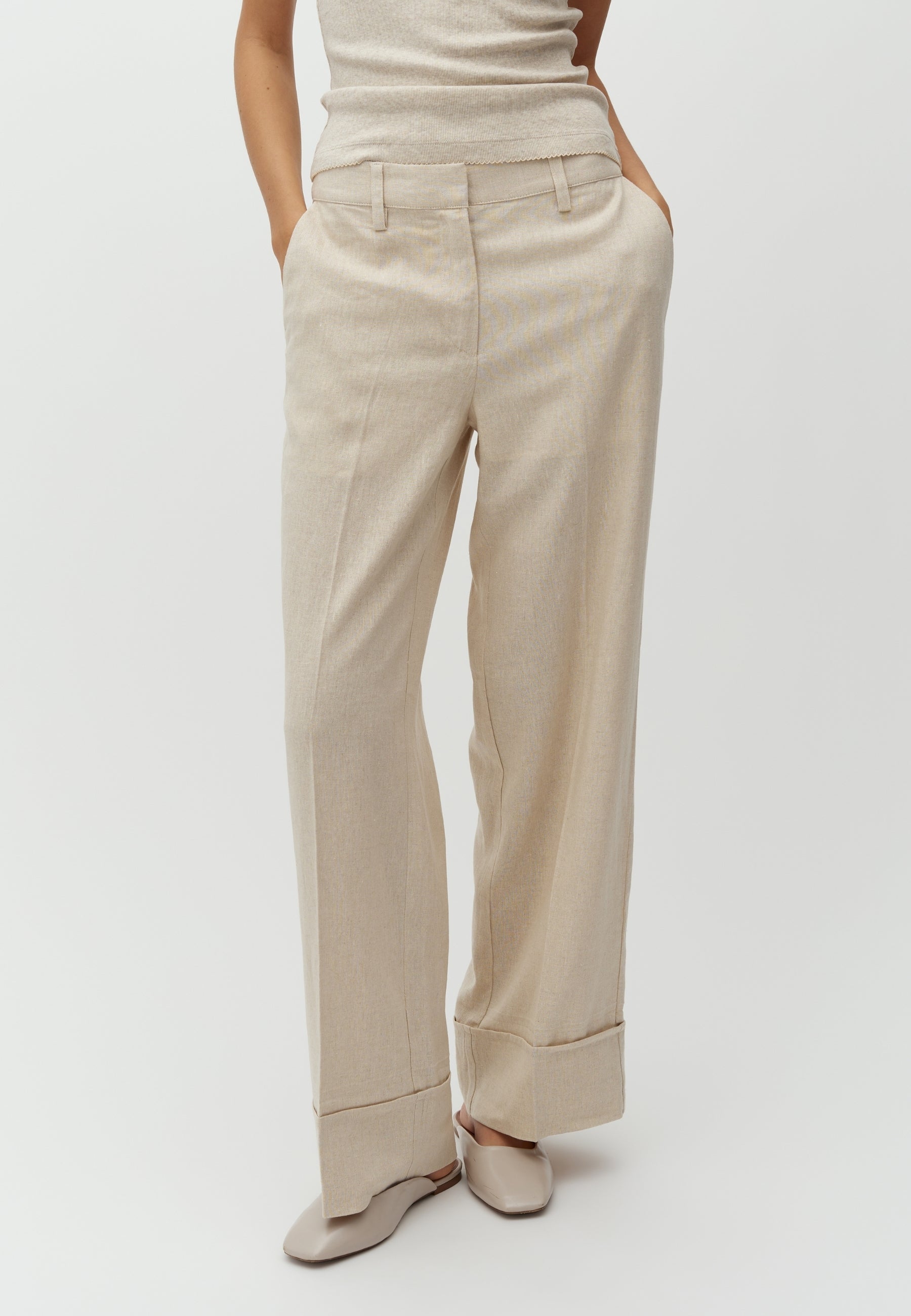 Ottavie-M_Natural Linen_Model_1