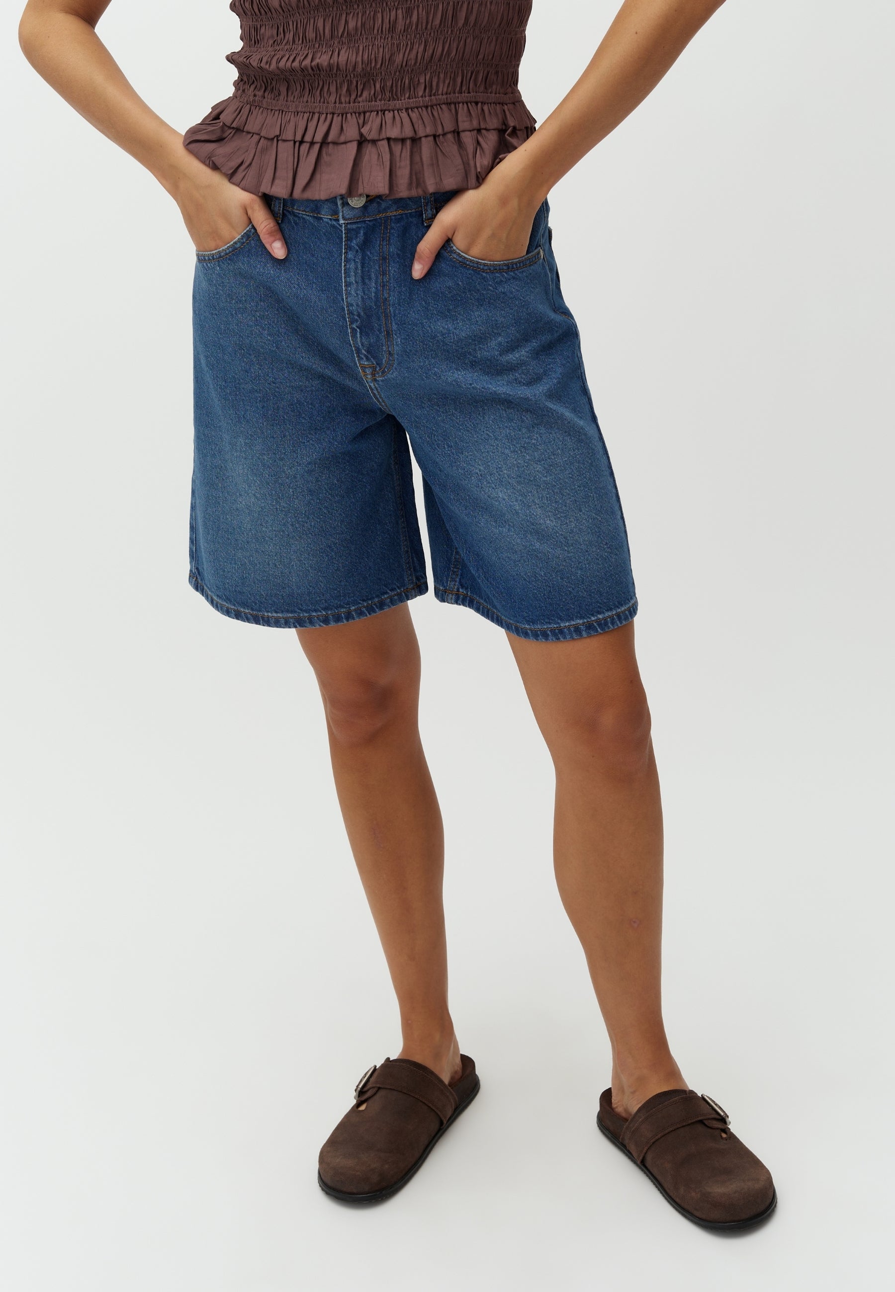 Talina-M_Vintage Blue Wash_Model_4