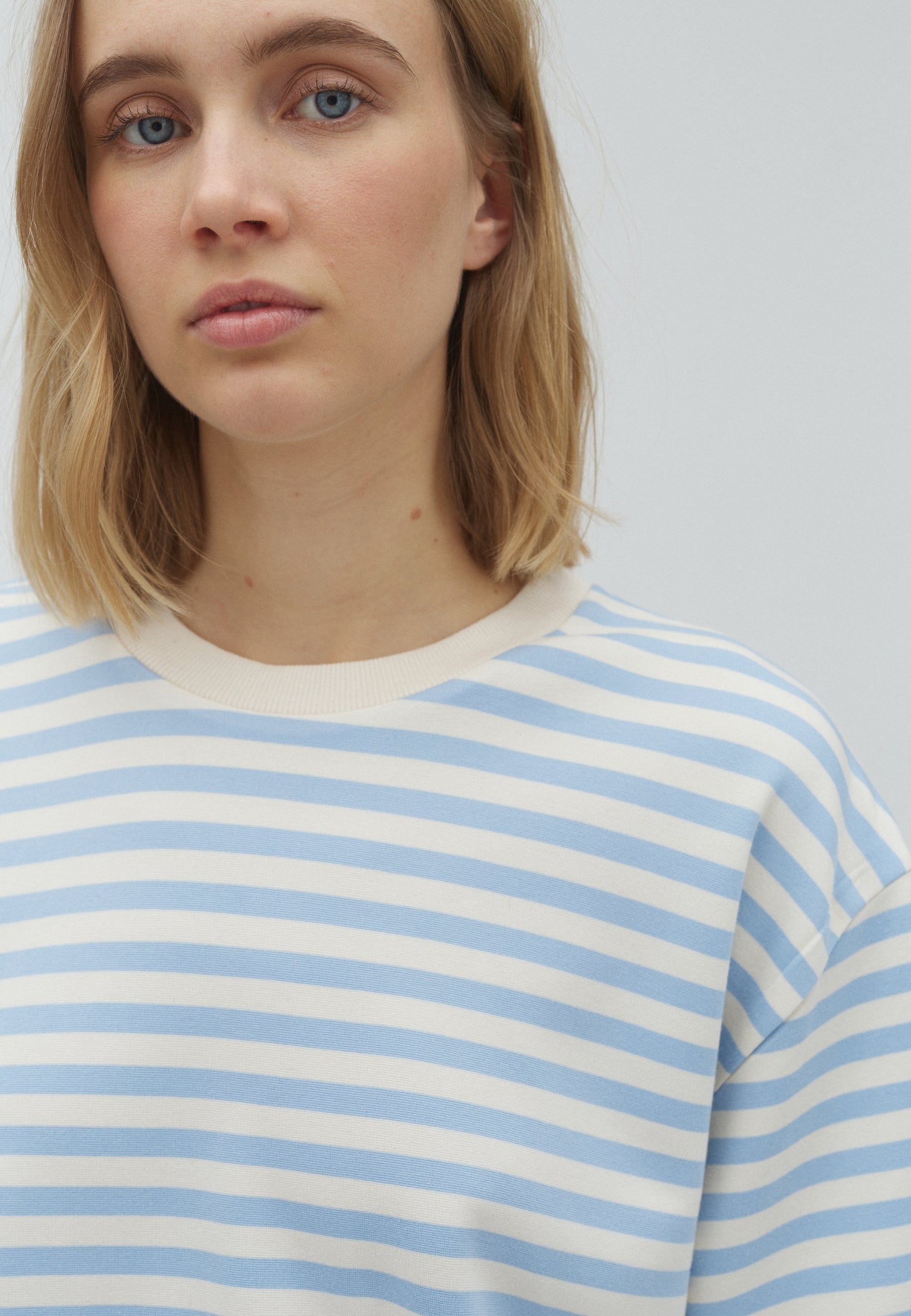 Emrys-M_Classic Blue Stripe_Model_1