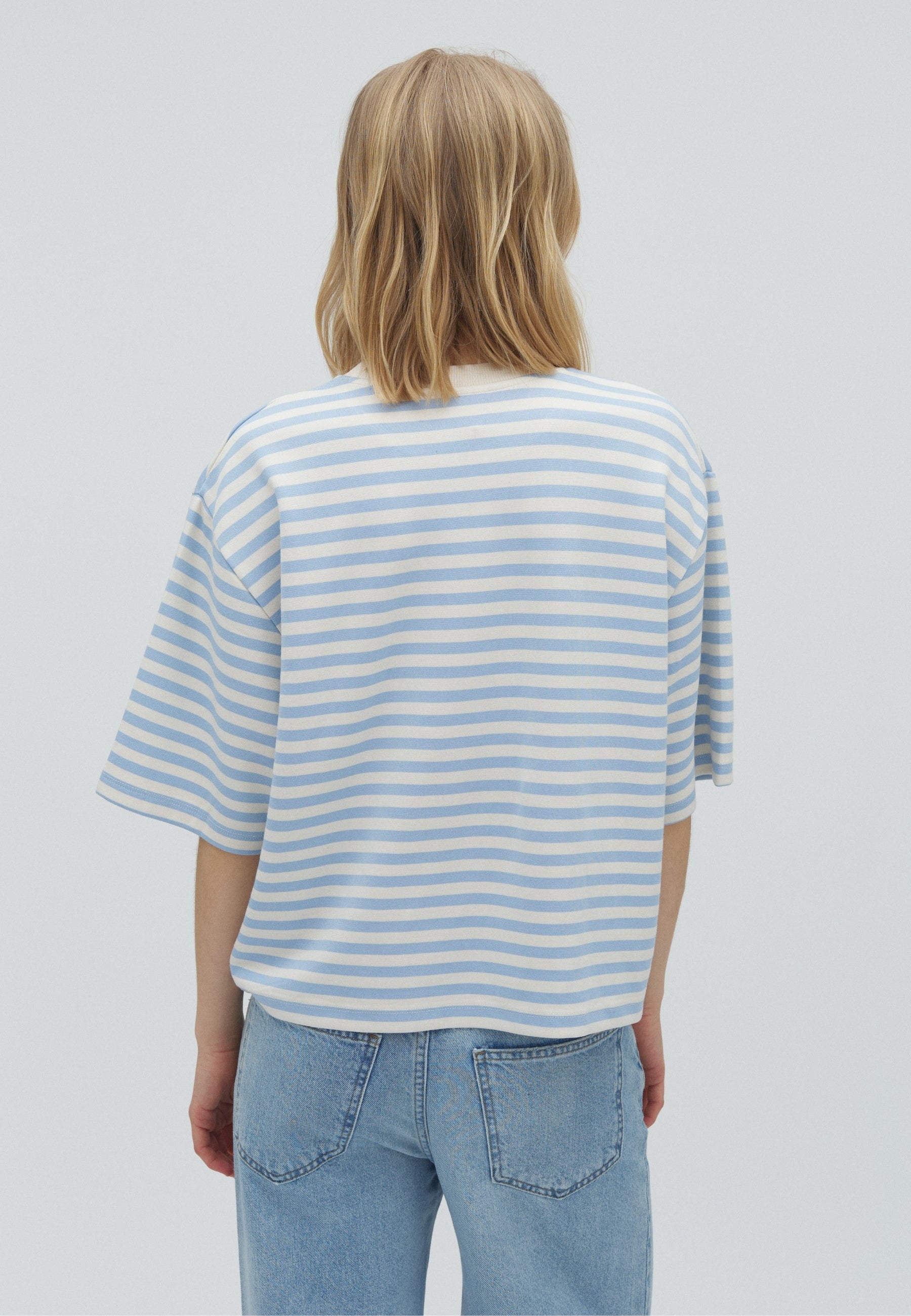 Emrys-M_Classic Blue Stripe_Model_2