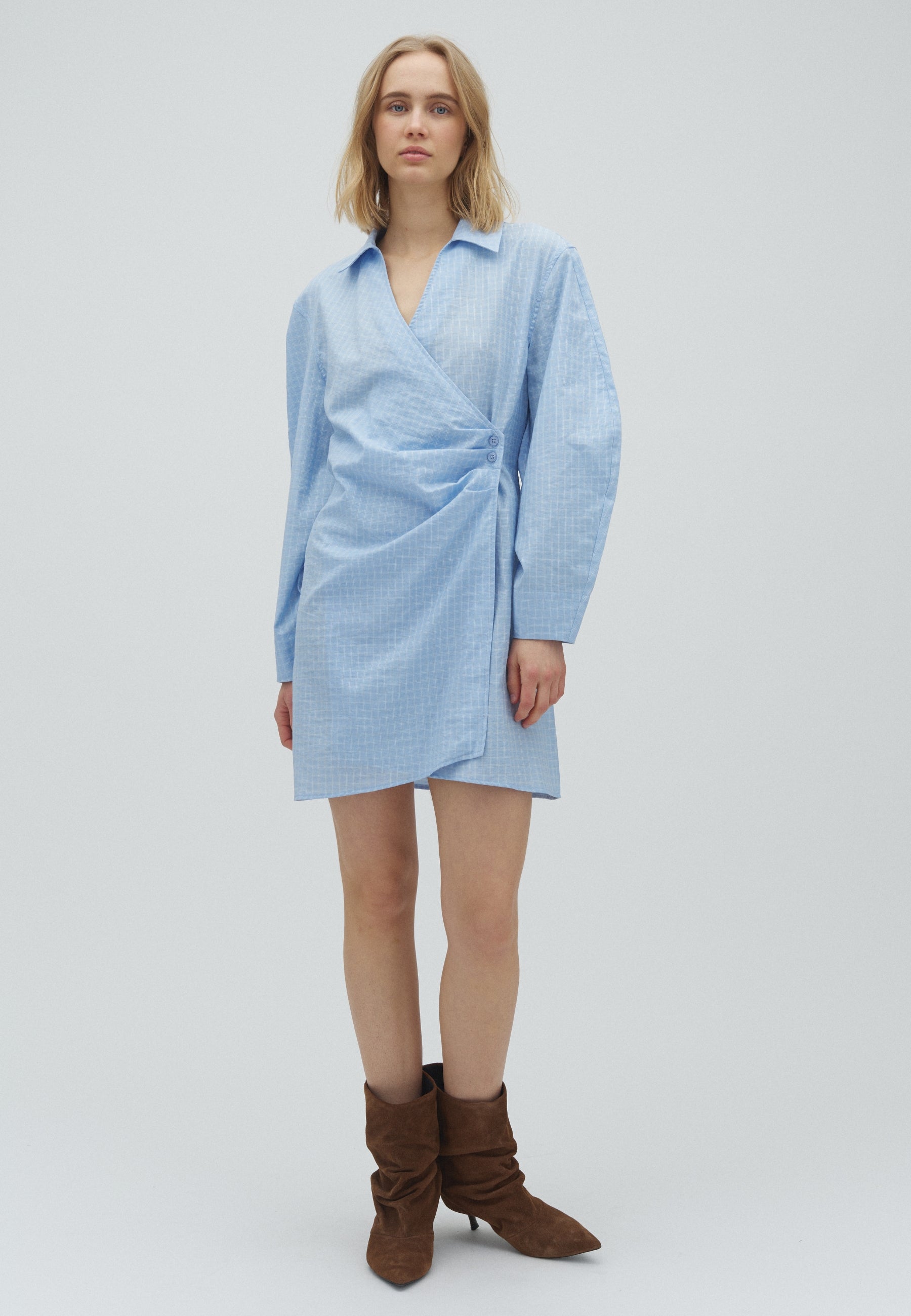 Kienna-M_Light Blue Check_Model_0