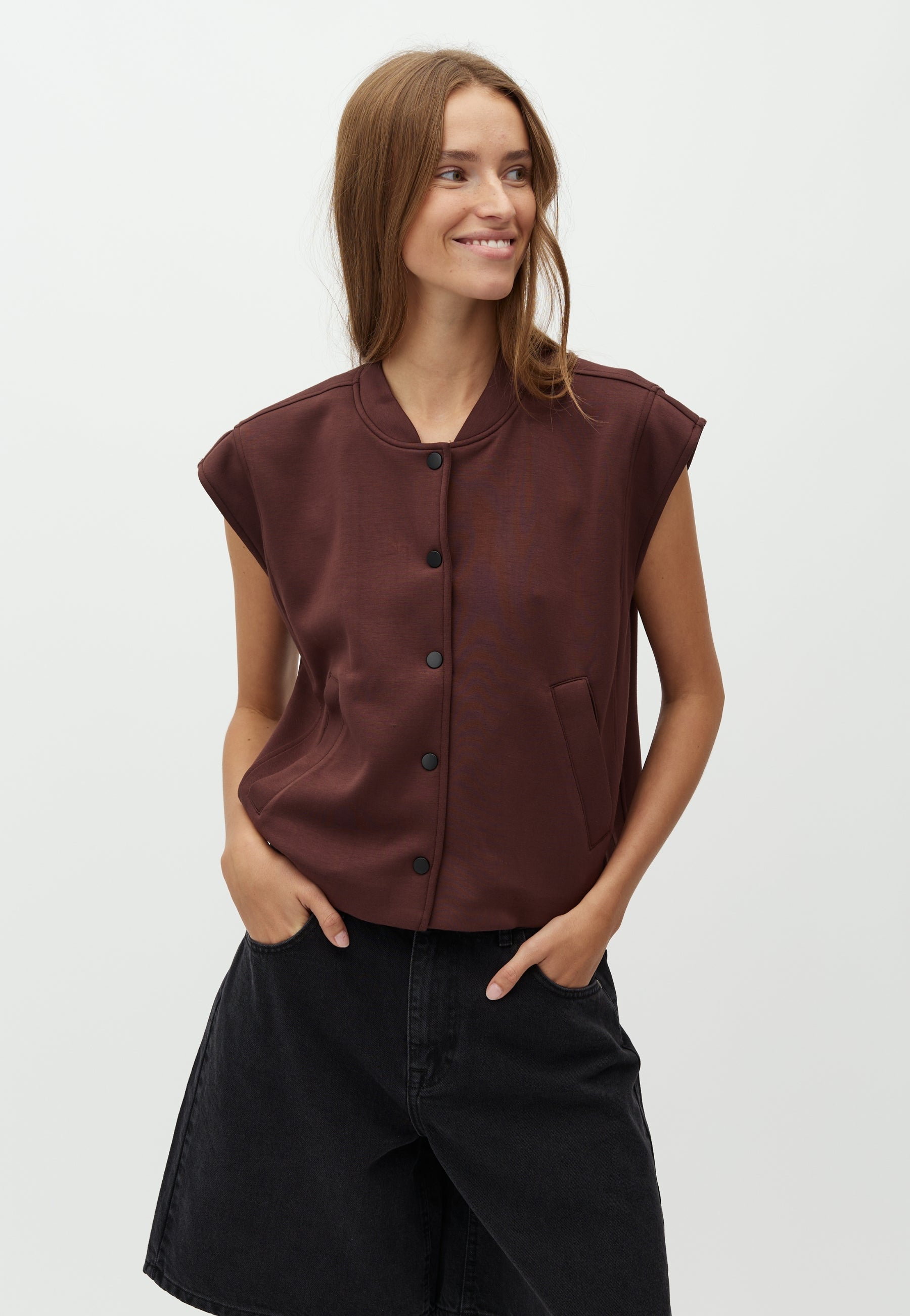Marisel-M_Warm Brown_Model_0