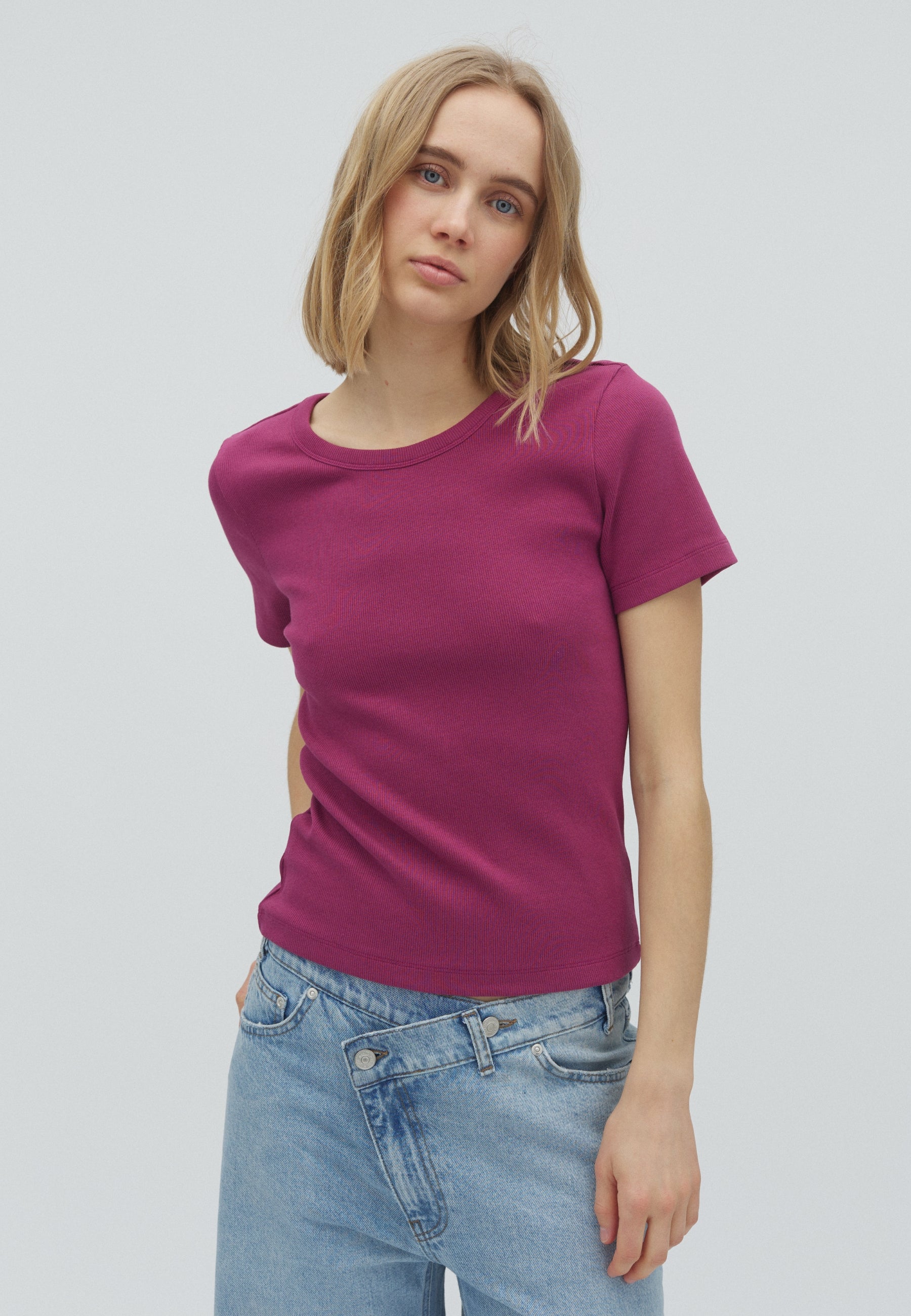Otis-M_Radiant Raspberry_Model_0