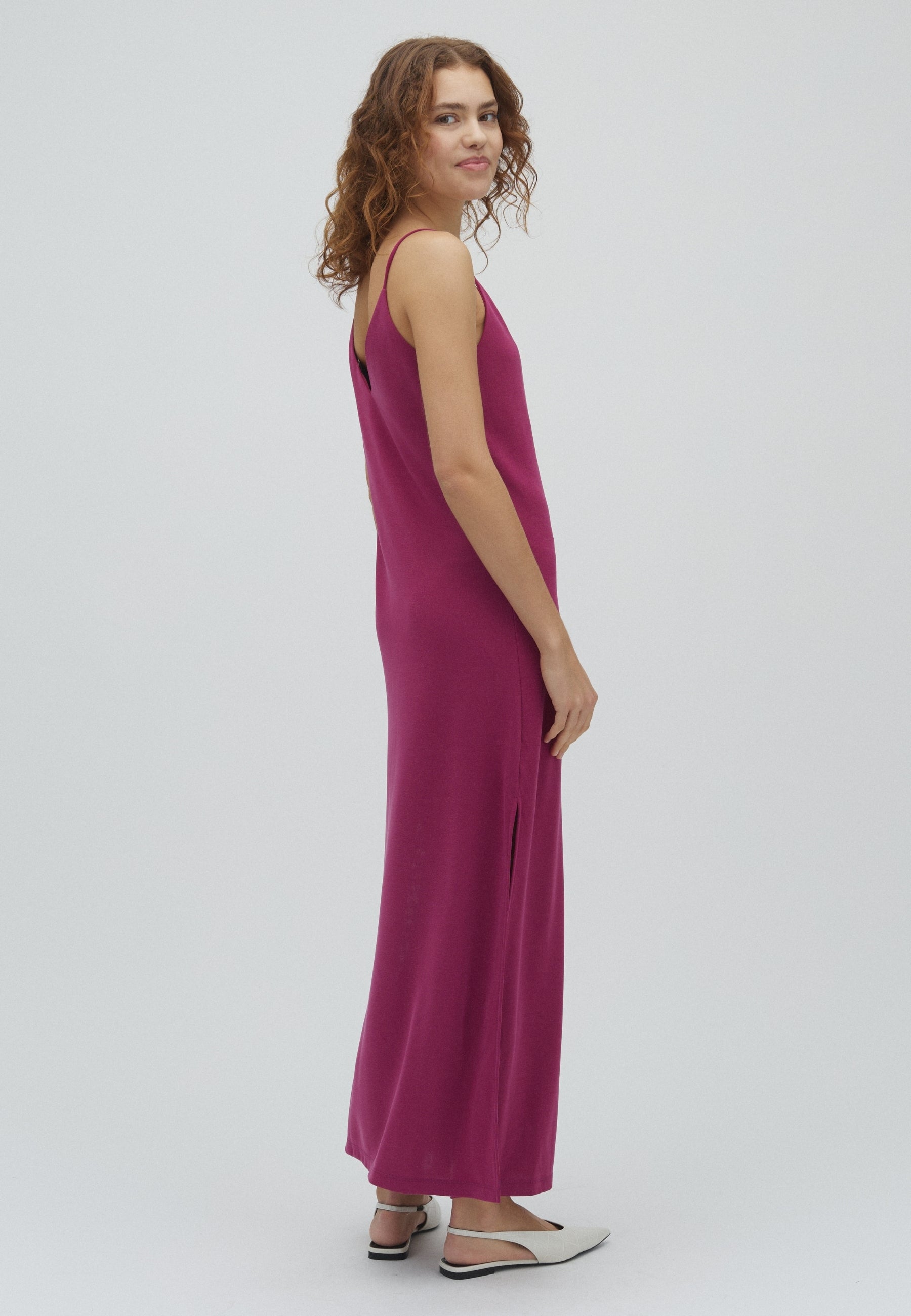Leslee-M_Radiant Raspberry_Model_2