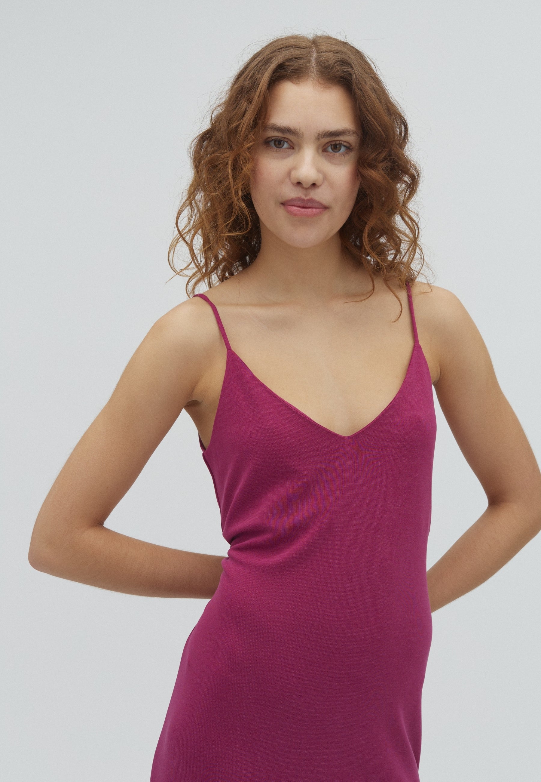 Leslee-M_Radiant Raspberry_Model_1