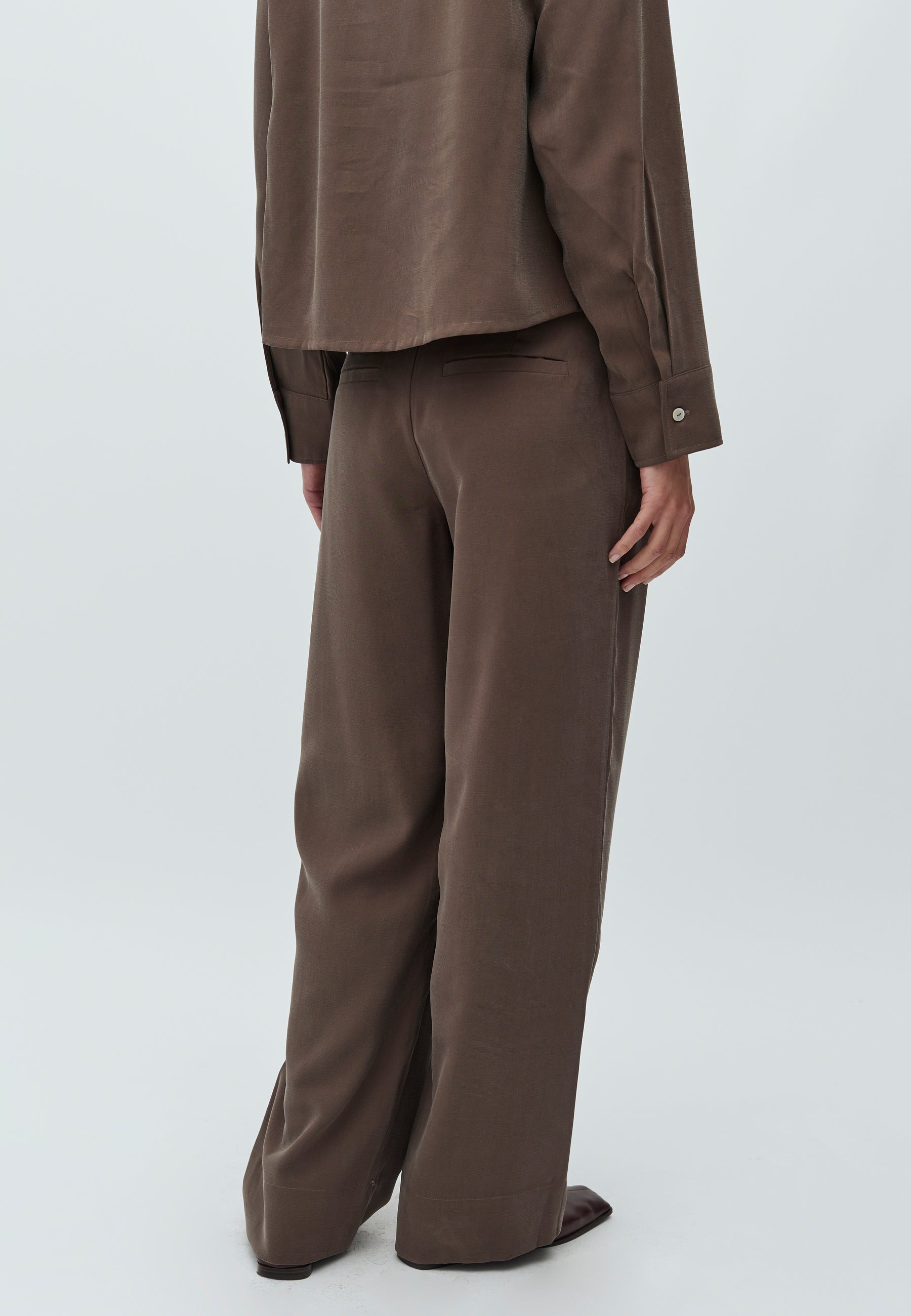 Daniello-M_Chocolate Brown_Model_3