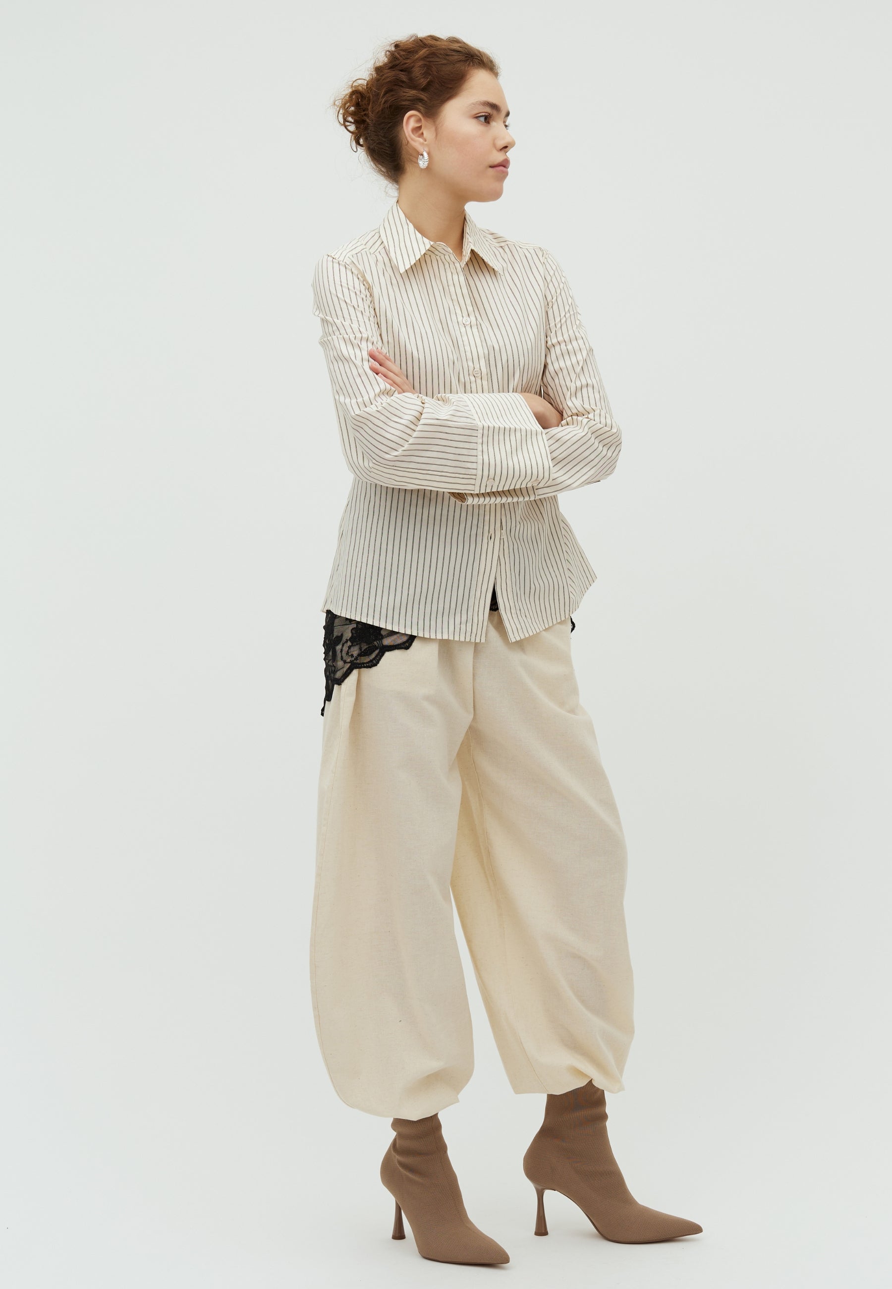 Eawyn-M_Natural Linen_Model_0