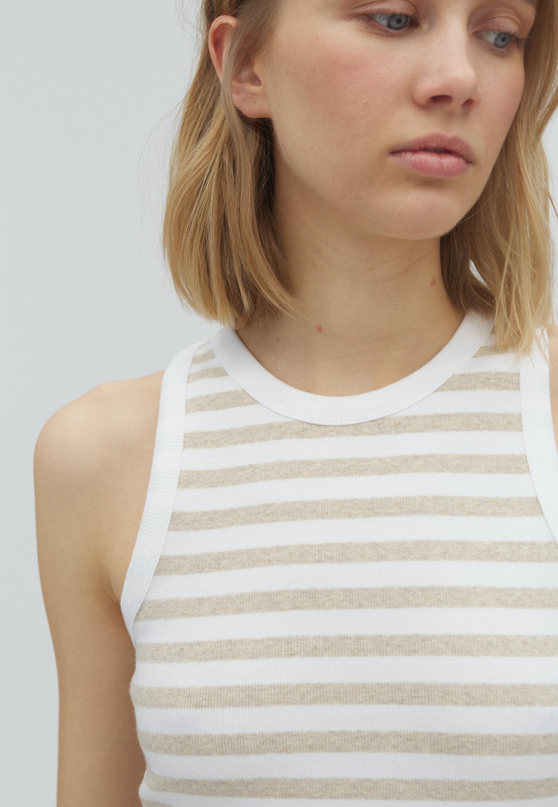 Jaxson-M_Pelican White Stripe_Model_1