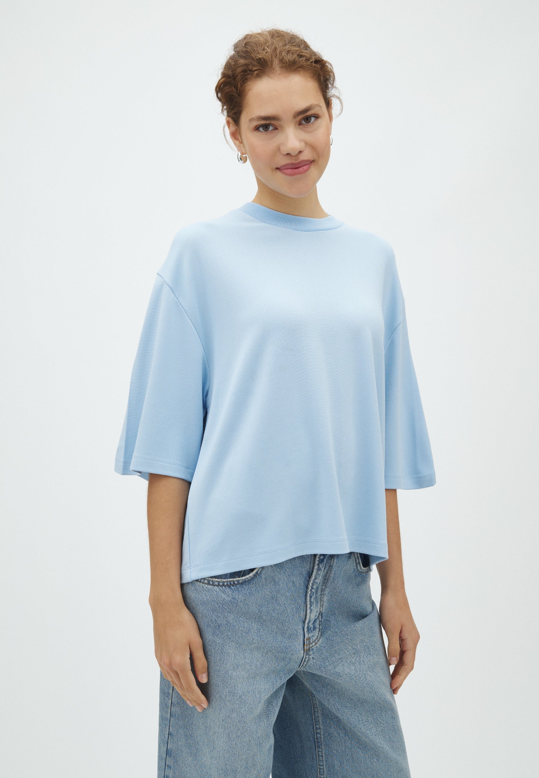 Emrys-M_Classic Light Blue_Model_0