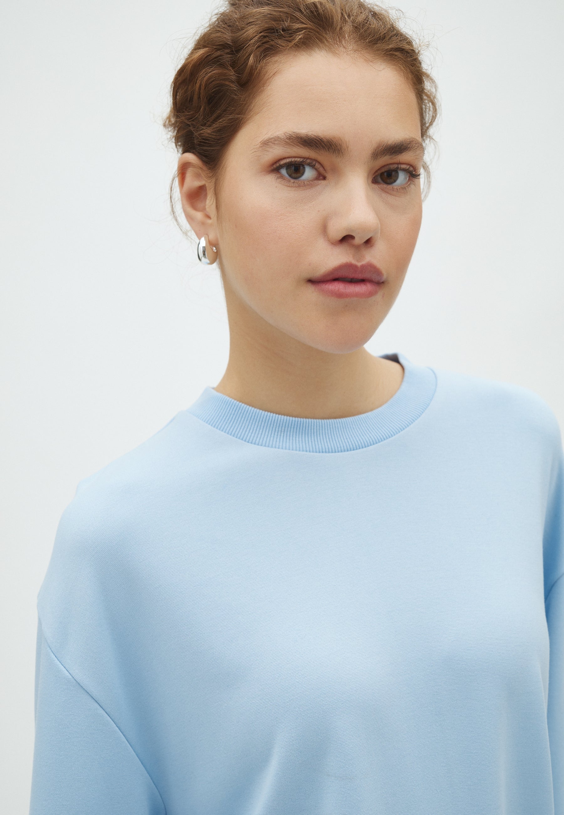 Emrys-M_Classic Light Blue_Model_1